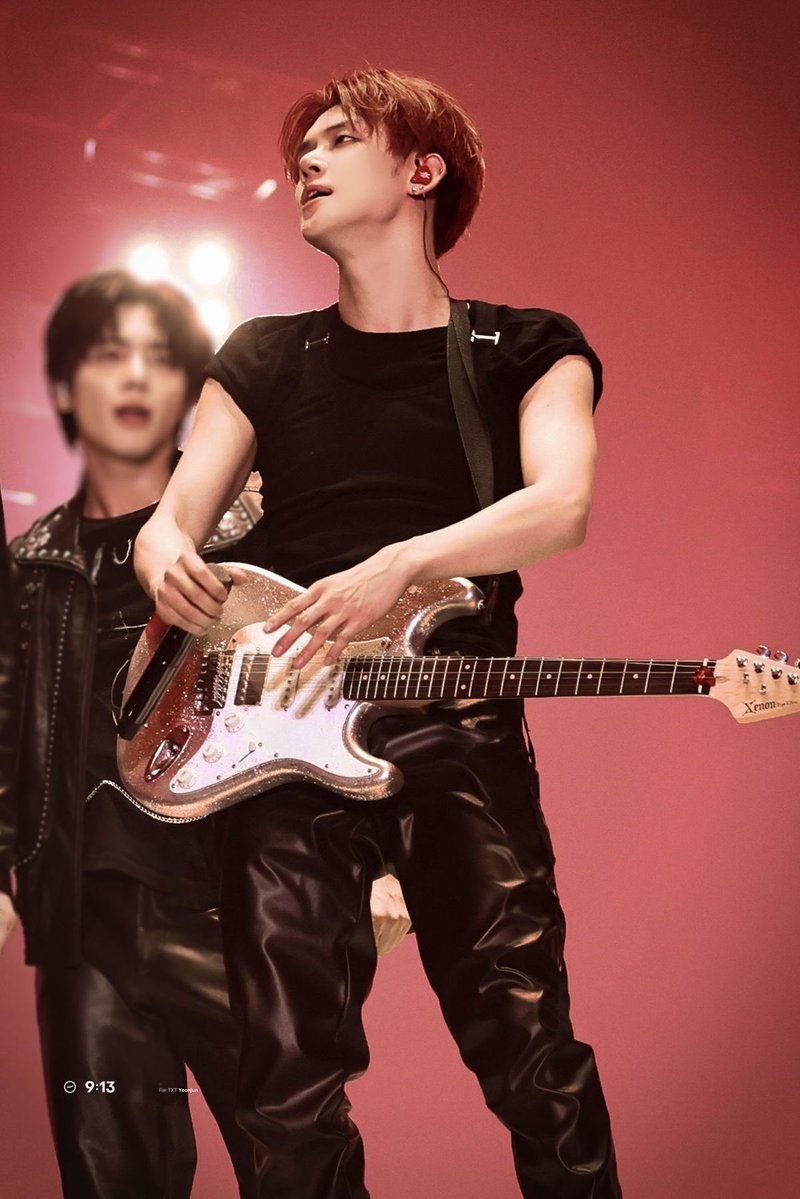 loopszzn's tweet photo. I'm a fucking star black leather pants and smash guitars https://t.co/jUdKMlujoH