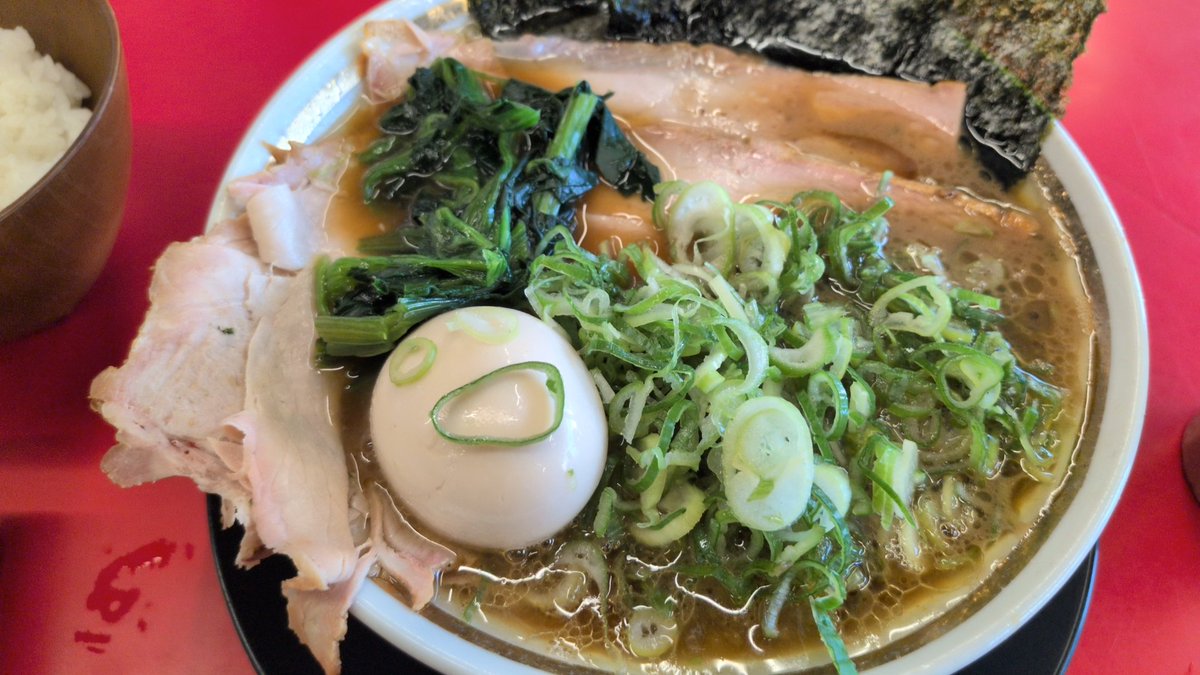 q0f6bhh7UzBRec4's tweet photo. との丸家🍜八潮店
おはようございます☀
今日は朝ラー🍜1周年という事で埼玉県の八潮市にあるとの丸家🍜八潮店にて
朝専用の家系🍜すすりました‼️
豚骨、醤油のカエシと共に☀、🌃とは違ったまさに朝専用の家系🍜という感じでした😊八潮店の朝ラー🍜は今後も流行ると思いますね‼️ご馳走様でした😊 https://t.co/ALkjosA4e4
