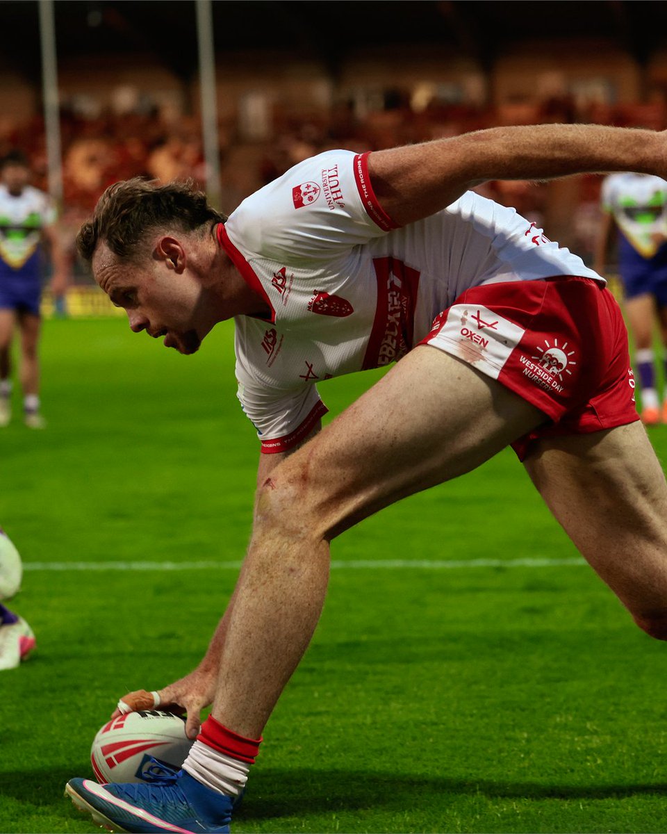 hullkrofficial's tweet photo. Career try number 2️⃣0️⃣0️⃣ for Joe Burgess last night! 😮‍💨 

Well in, Budgie 👏 

#UpTheRobins🔴⚪️ https://t.co/gAQpwmq0Xb