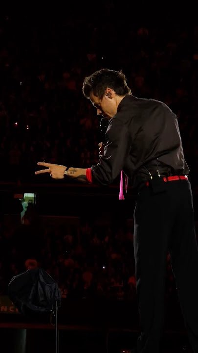 sankarely25's tweet photo. @tommowayy__ Don’t point it out or he might *snip* https://t.co/7posFqXx1A