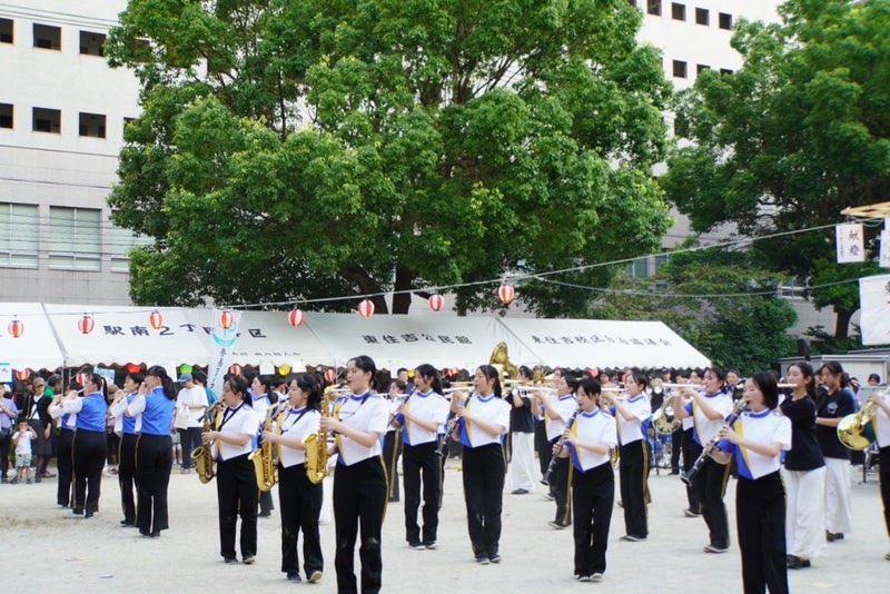 good4fortune's tweet photo. 【本日開催】
精華女子高等学校吹奏楽部

      東住吉校区 夏まつり

8月1日(土)17:00〜20:00
人参公園🥕
博多区博多駅前４丁目

SEIKAブラスが登場
      17:30~演奏予定

熊本地震におかれましては心よりお見舞い申し上げます
隣県同士の手を繋ぎ温もりある音楽を届け続けていきましょう

#精華女子 https://t.co/xDwnu2UvMo