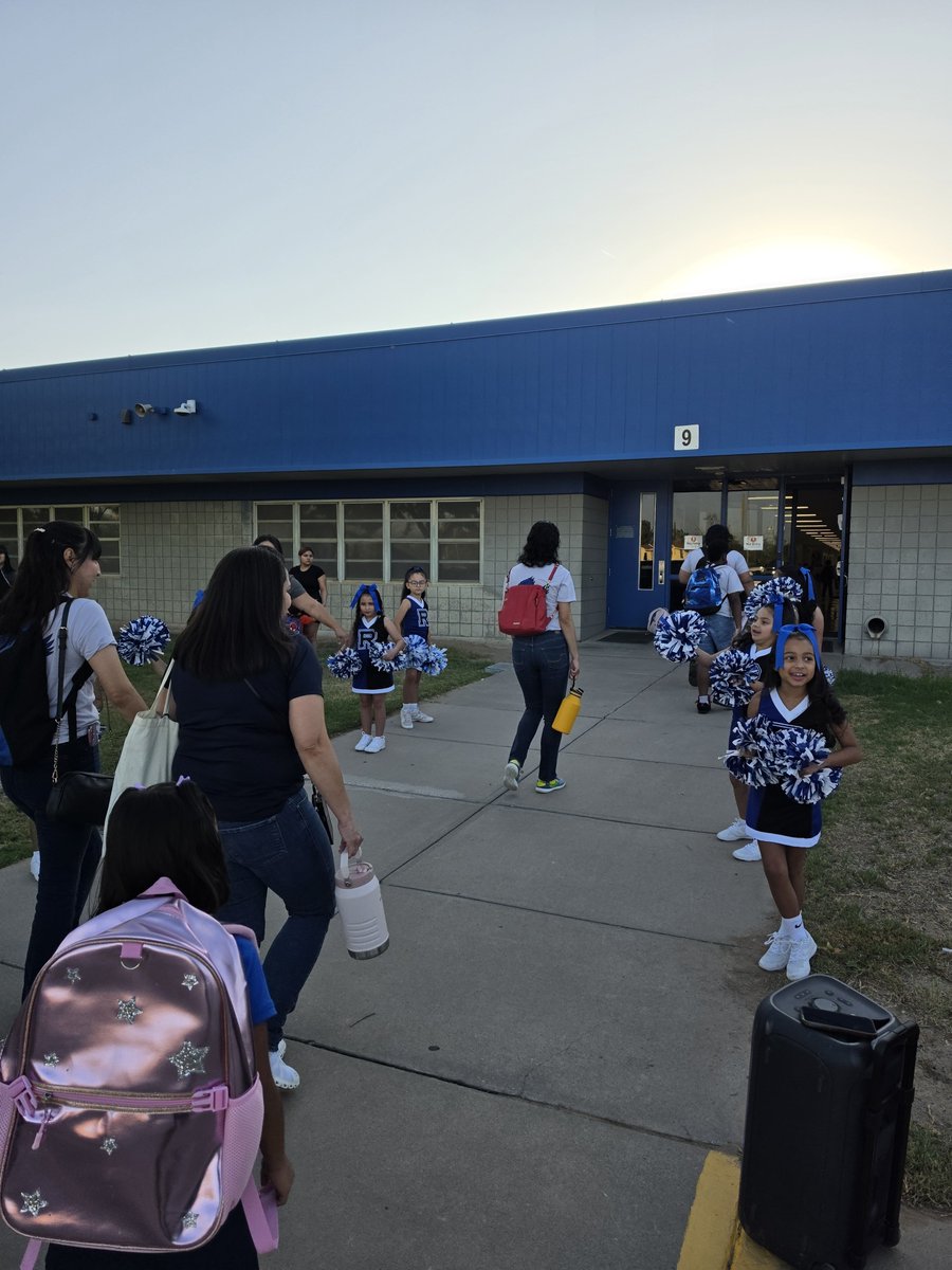 RRRojas_ES's tweet photo. Huge shoutout to our incredible cheer team for bringing the energy, heart, and dedication this Friday morning!
@MJimenez_SHS @SMorales_Res @SAguirre_RES @SocorroISD https://t.co/rYr0qOUllo