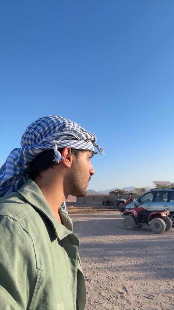 Whereiswadee's tweet photo. Lost in the desert https://t.co/dgWiw2mrYi
