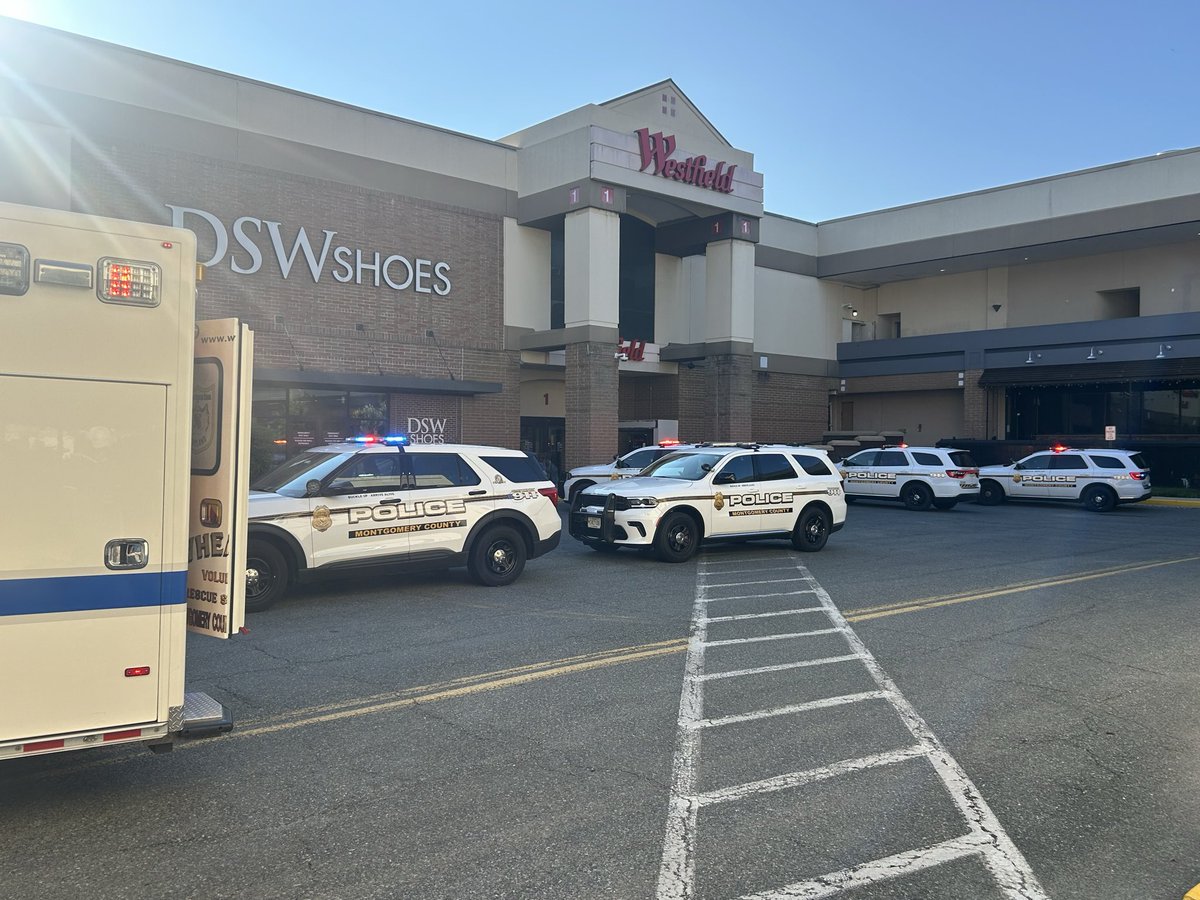 Phil_Lewis_'s tweet photo. I was heading to the Wheaton Mall when I was told no one can enter. Massive police presence. At least 20 emergency vehicles I can see https://t.co/lbkZf1dorA