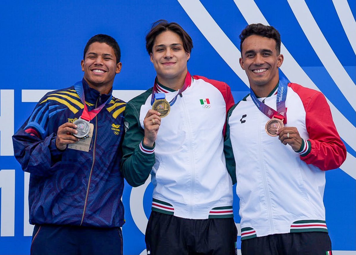 rotativodemex's tweet photo. ¡Primer objetivo cumplido! 🇲🇽 Osmar Olvera ganó el oro en trampolín de 1 metro en los Juegos Centroamericanos y del Caribe Santo Domingo 2026. El doble medallista olímpico busca conquistar tres preseas doradas en la competencia. #OsmarOlvera #México https://t.co/eMDWDD1qiQ