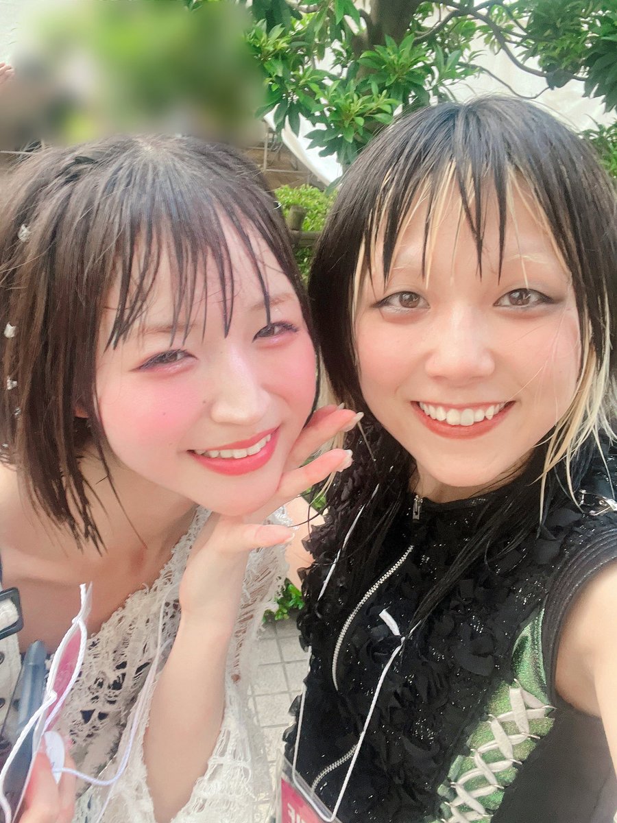 BANBAN_PIGGS's tweet photo. 📸SITUASIONの花音ちゃん(ぷりてぃさん！)
樹海紀行では花音ちゃんの大事なパート歌わせていただいたよ
バンバンが練習してるの見てくれてて、たくさん教えてくれた優しいさんなのだ！！！
ありがとう☺︎ https://t.co/QOeCltQFxJ
