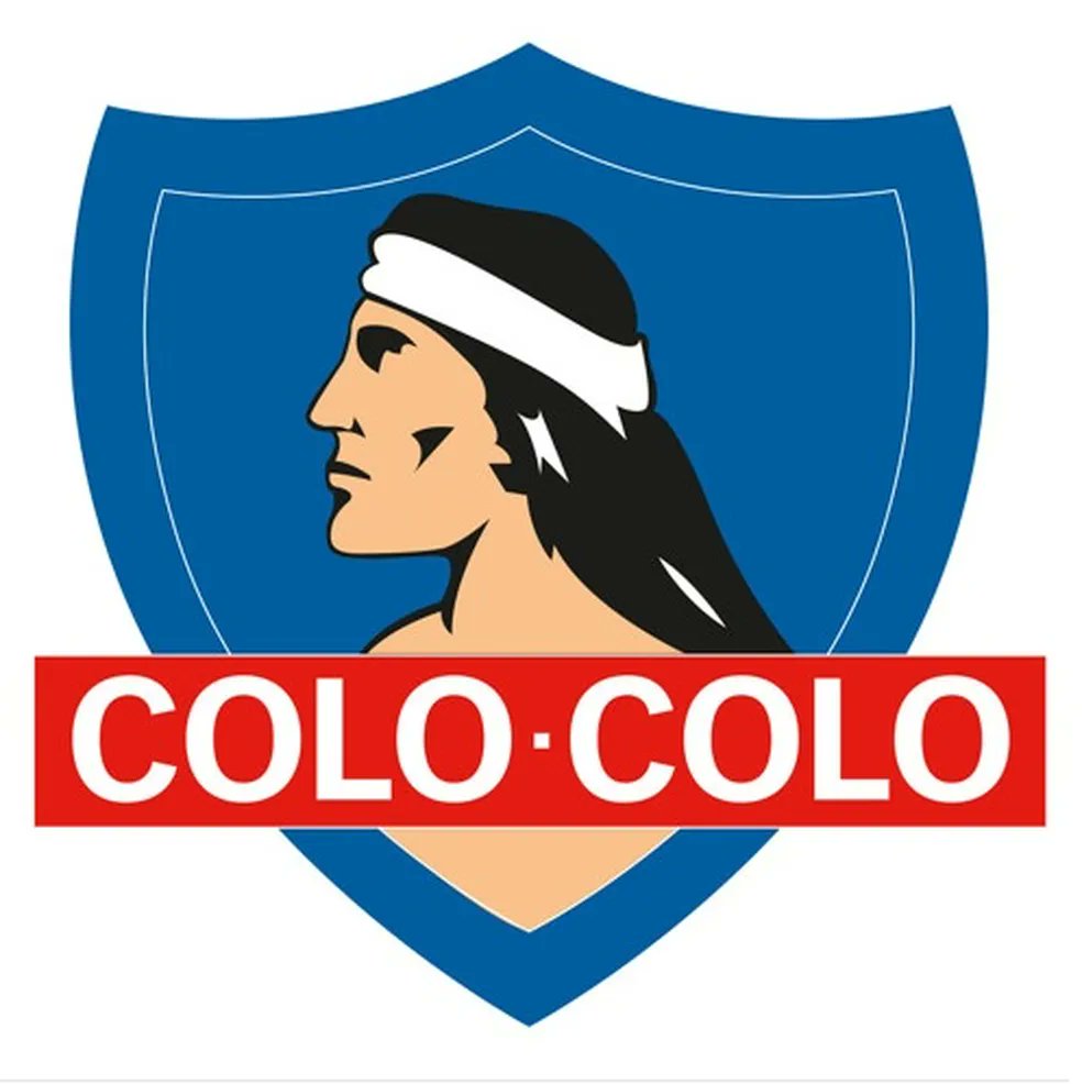 liberta___depre's tweet photo. ⚠️Agora 

Vozinha é liberado para usar apelido pelo Colo-Colo, e deve se apresentar ao clube chileno na segunda-feira (3)

Na tarde desta sexta-feira, o Conselho de Presidentes da Federação Chilena de Futebol se reuniu e aprovou uma exceção que permite ao africano usar a alcunha em seu uniforme. A pauta foi votada e todos os 16 clubes da primeira divisão local concordaram com a permissão.

O uso do apelido era uma das exigências do goleiro para assinar contrato, devido à associação do nome e ao reconhecimento mundial, inclusive para o uso em publicidades. Atualmente, ele possui mais de 29 milhões de seguidores nas redes sociais.

Via: @Estadao 

📷Imago / 📷Divulgação