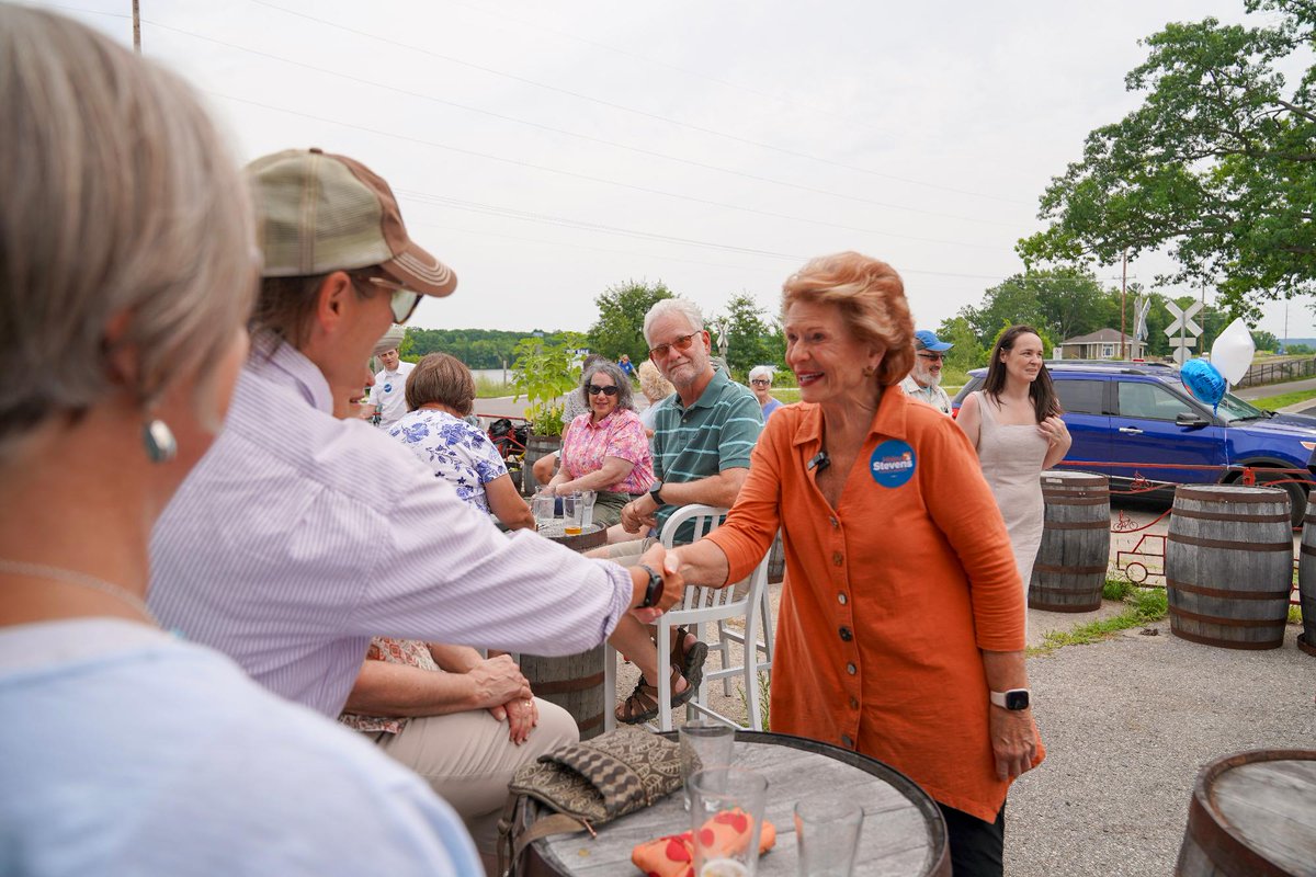 HaleyforMI's tweet photo. Only four days left until the August 4th primary and Traverse City showed out today for our meet and greet with former Senator @Stabenow! We're building a winning coalition that’ll keep MI blue. 💙 https://t.co/JP3H6s9mg8