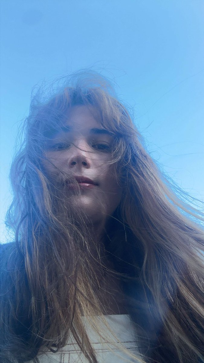 Emmaswardrobe's tweet photo. windswept baby https://t.co/Cw0ZG3IDhI