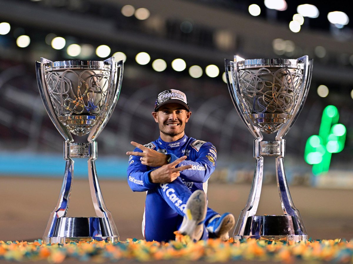 LastLapInsider's tweet photo. Happy 34th birthday to the 2-time NASCAR Cup Series champion and 32-time Cup Series winner, @KyleLarsonRacin ! 🎂

#NASCAR #KyleLarson #HendrickMotorsports https://t.co/MjH9Z42bXq
