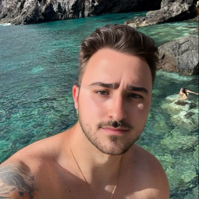 irojox's tweet photo. @Estrrsav2 @ssnguu_ @DarknarokVLR Rauw Tetas Y Putas https://t.co/1fyA0C75vD