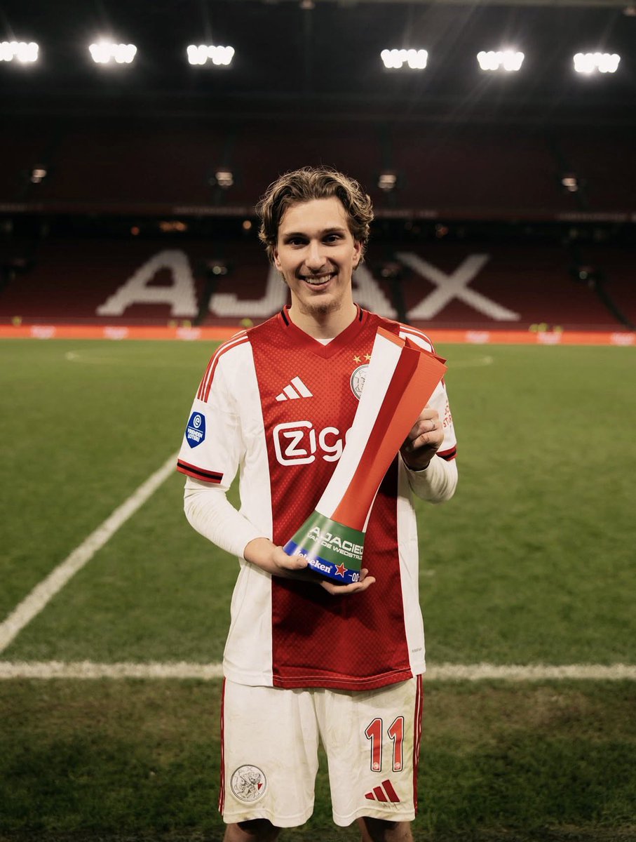 PSG_Report's tweet photo. 🚨🥇| Luis Campos has been monitoring Mika Godts and made initial inquiries with AFC Ajax for the winger since March.

The player is considered the perfect back-up to Kvara and is likely a direct replacement to Bradley Barcola’s departure. @sachatavolieri https://t.co/JdyCzsMWFb