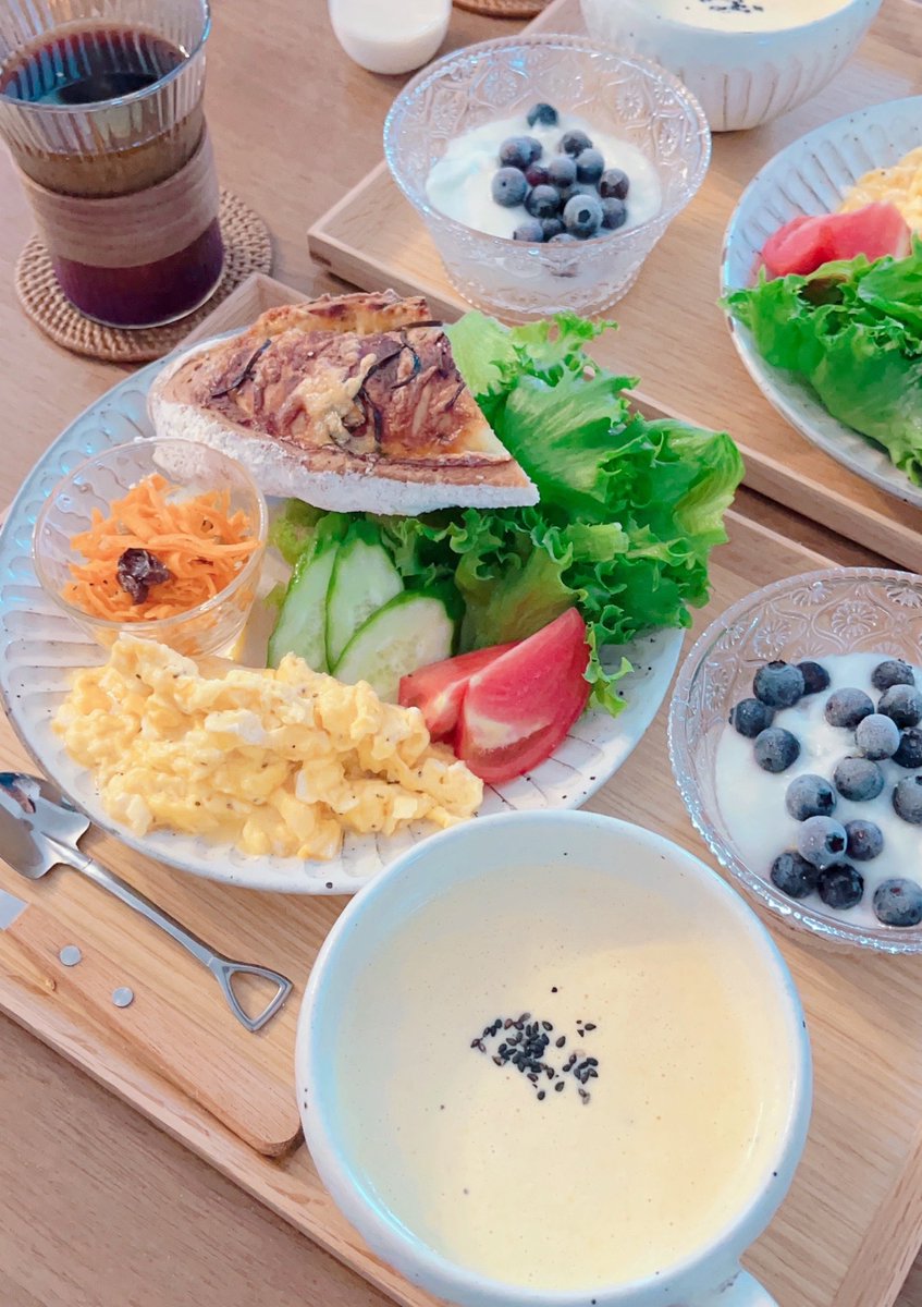 HidekoOshima's tweet photo. オリエンタルベジタリアン朝食

塩昆布とチーズ入りソフトフランス
冷製とうもろこしスープ
ほぼたまスクランブル
サラダ
人参ラペ
フルーツ入りヨーグルト
アイスコーヒー

#オリエンタルベジタリアン
#ベジタリアン
#菜食 https://t.co/XiPQtvFsI8