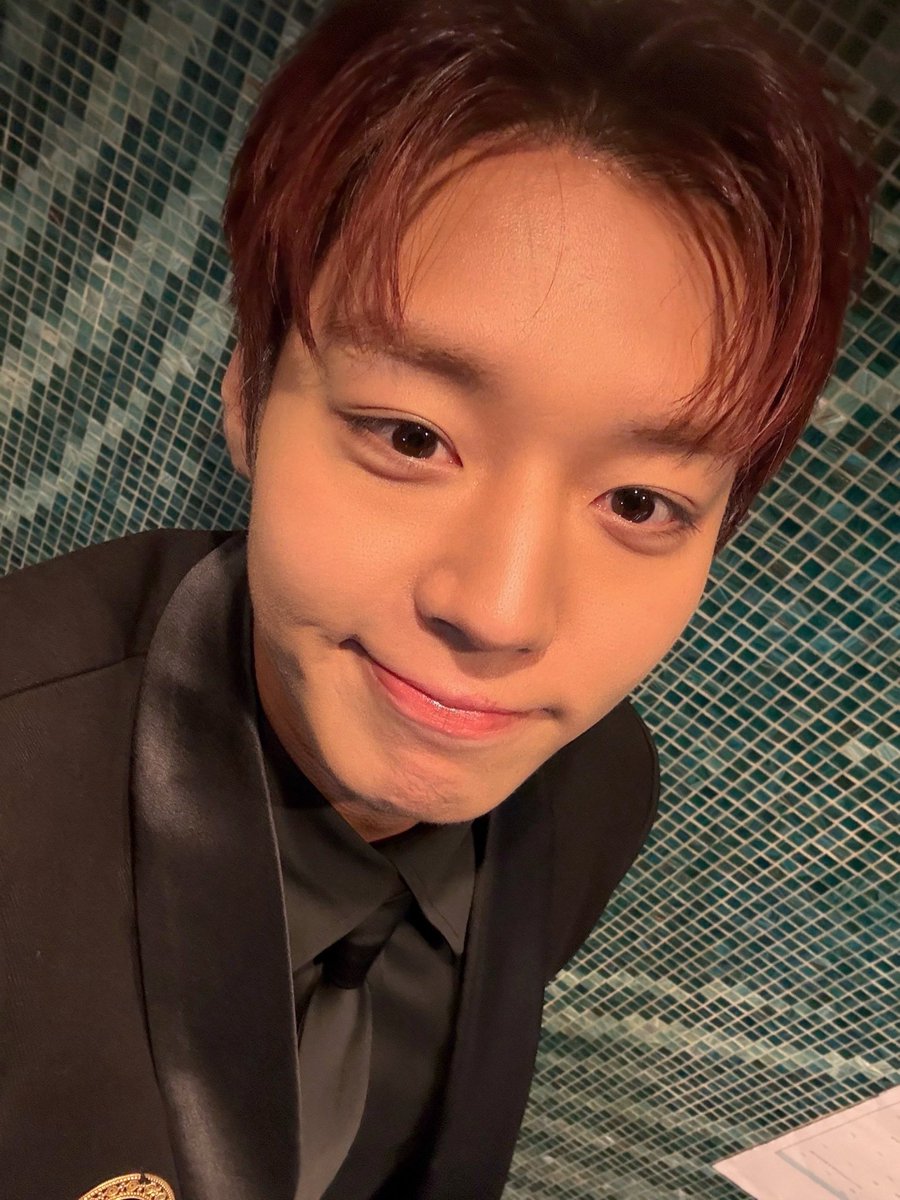 kkaeng_ee's tweet photo. 넘 피곤해서 그냥 잠들었는데 이뽀니체리지훈이 와있어ㅠㅠㅠㅠ 지후나 고생해쏘❤️❤️ https://t.co/umZw0HwQpI