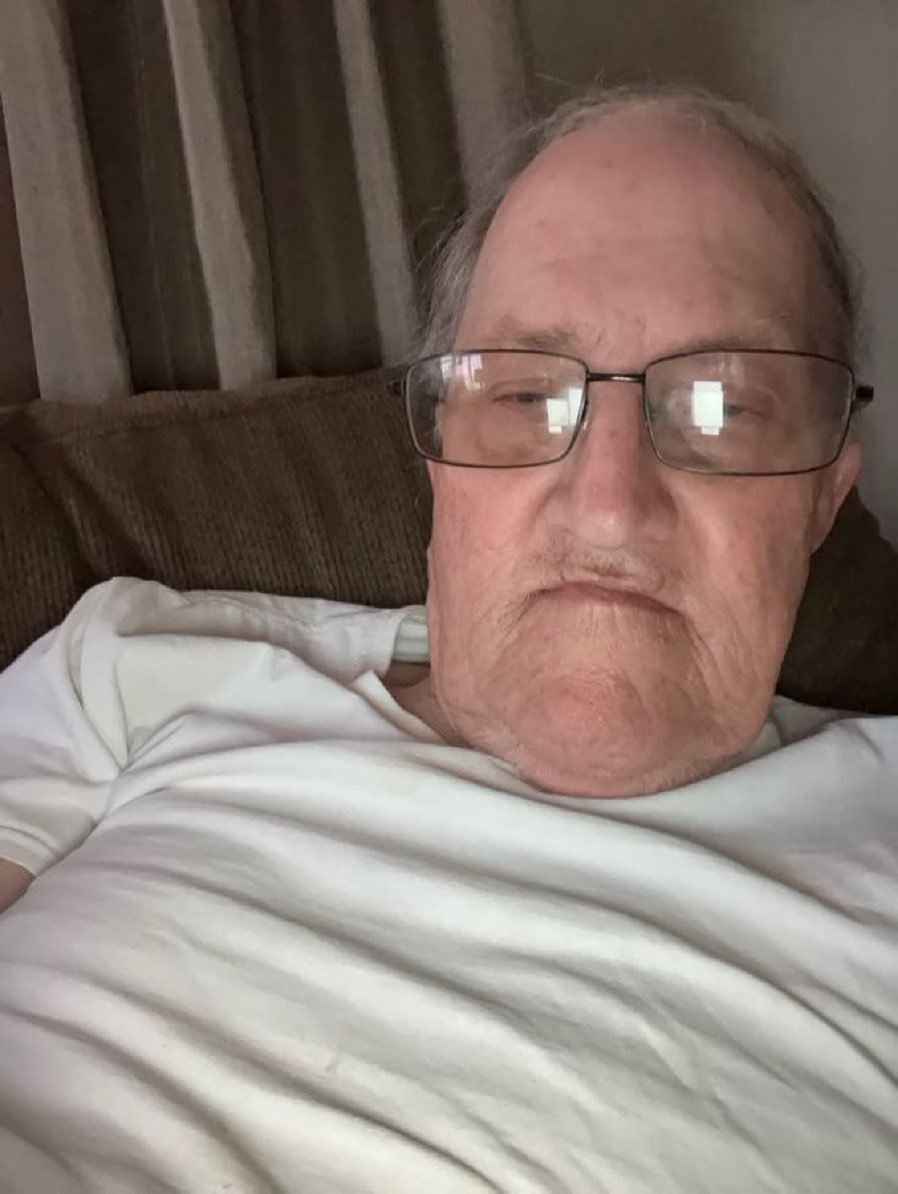 doddwee's tweet photo. I’m 69 and healthy✌️😘 https://t.co/e5xsa7KLO6