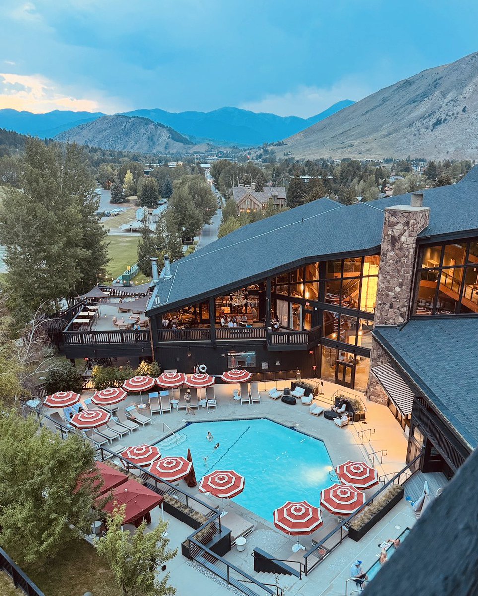 MayoClinicCVS's tweet photo. Phenomenal second day @MayoClinicCV Success with Failure course as @JuanCrestanello presents surgical decisions in valvular heart disease &amp; our expert panel shares insights on structural heart disease in hf! #trailbornmountainresort #jacksonhole https://t.co/QPV4Cio6kZ