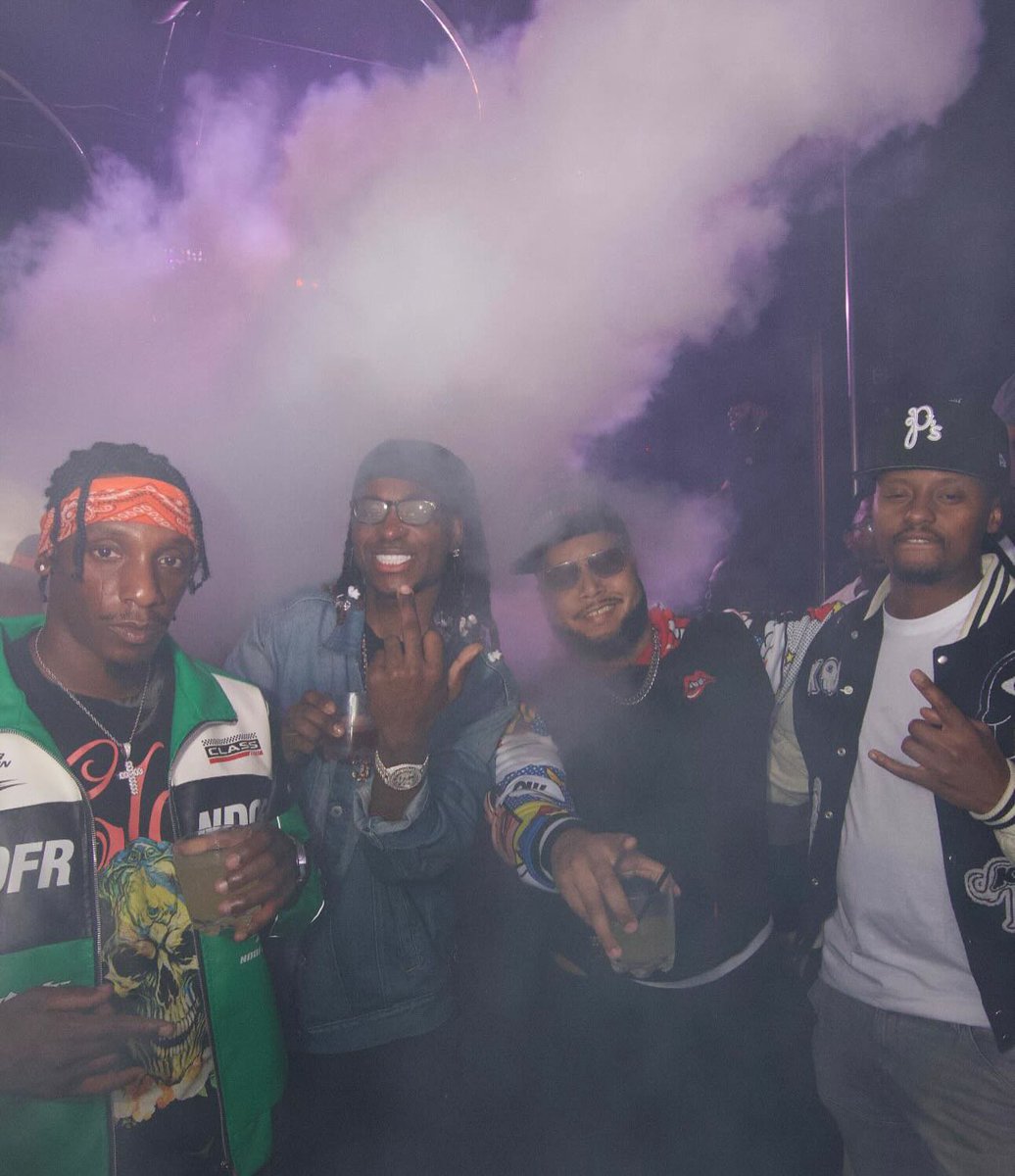 AaronCspogson's tweet photo. Always a good time at Vendome Issa Movieeee  with the boys #vendome #Moviemondays #miamibeach https://t.co/K0spAKRW0w