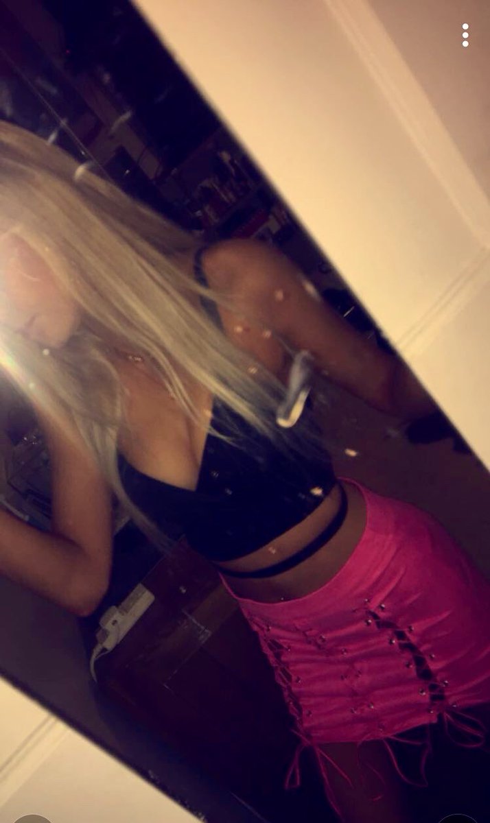crystal123456x's tweet photo. #uk #findomdrain #cuckold #bigirl 
#goon #girlgirl #online #ft #findomworld https://t.co/dq7sVKO55Y