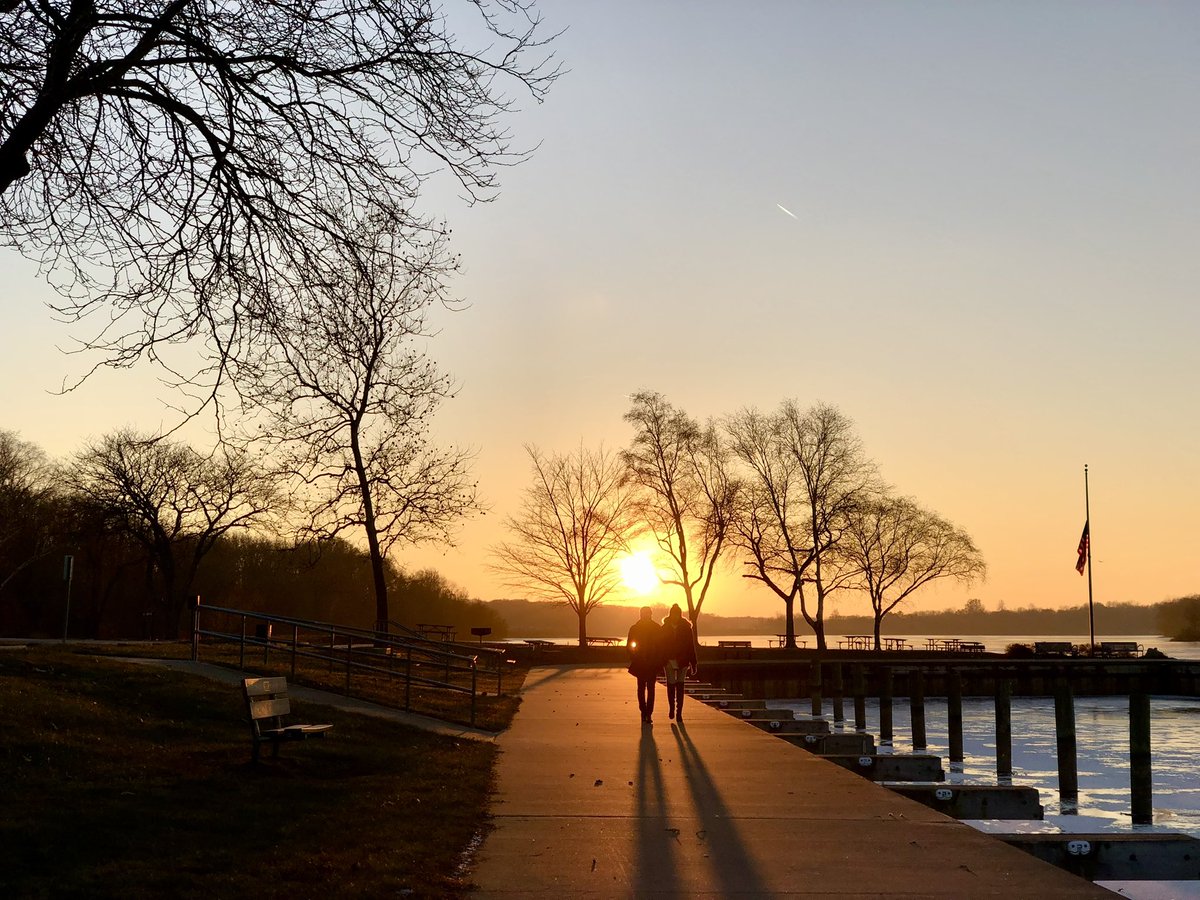 AnndroR's tweet photo. What's your favourite golden hour moment?
QP with #GoldenHourFriday
๐บ๐ธ๐ https://t.co/FUEW3N2Rg7