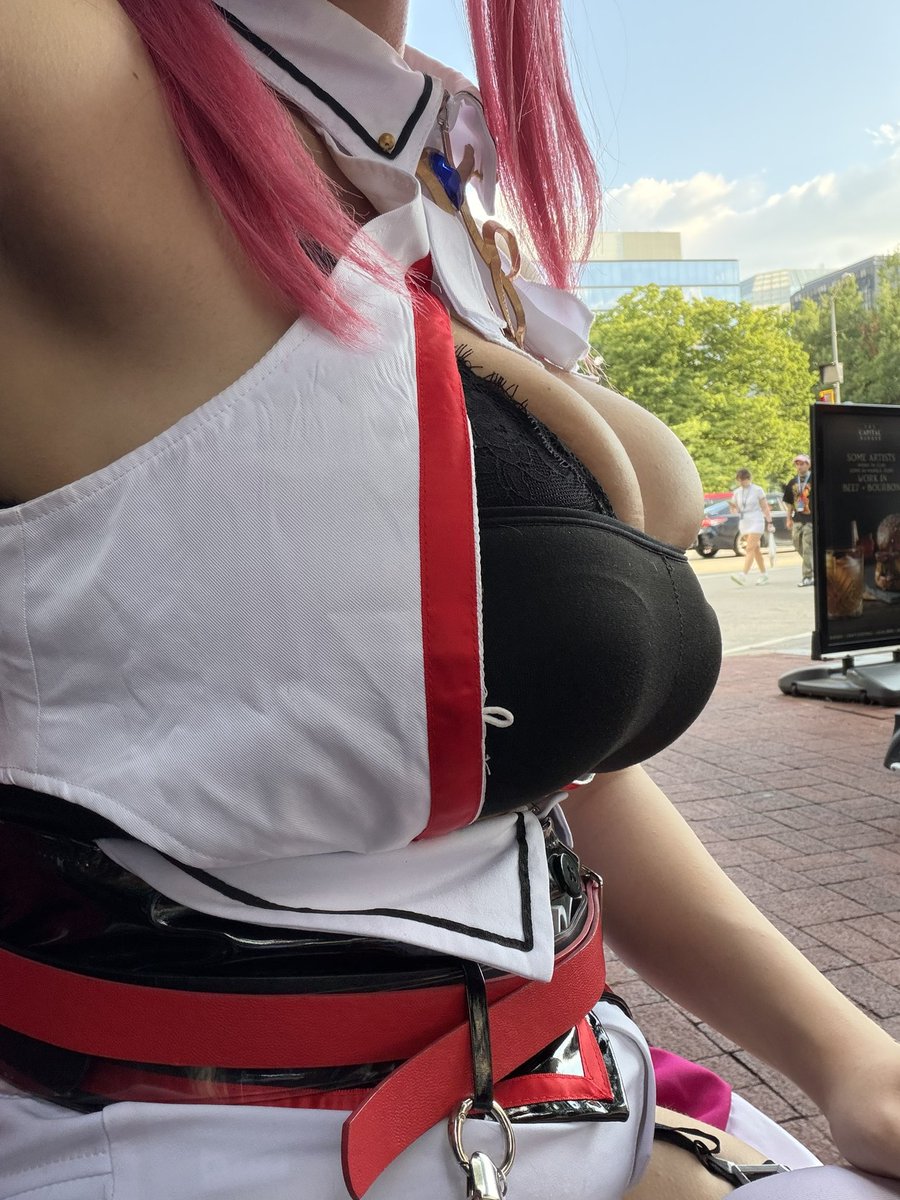 fawnnfie's tweet photo. “why can’t you cosplay certain characters?” may i present the quadroboob https://t.co/aytI3KIcsB