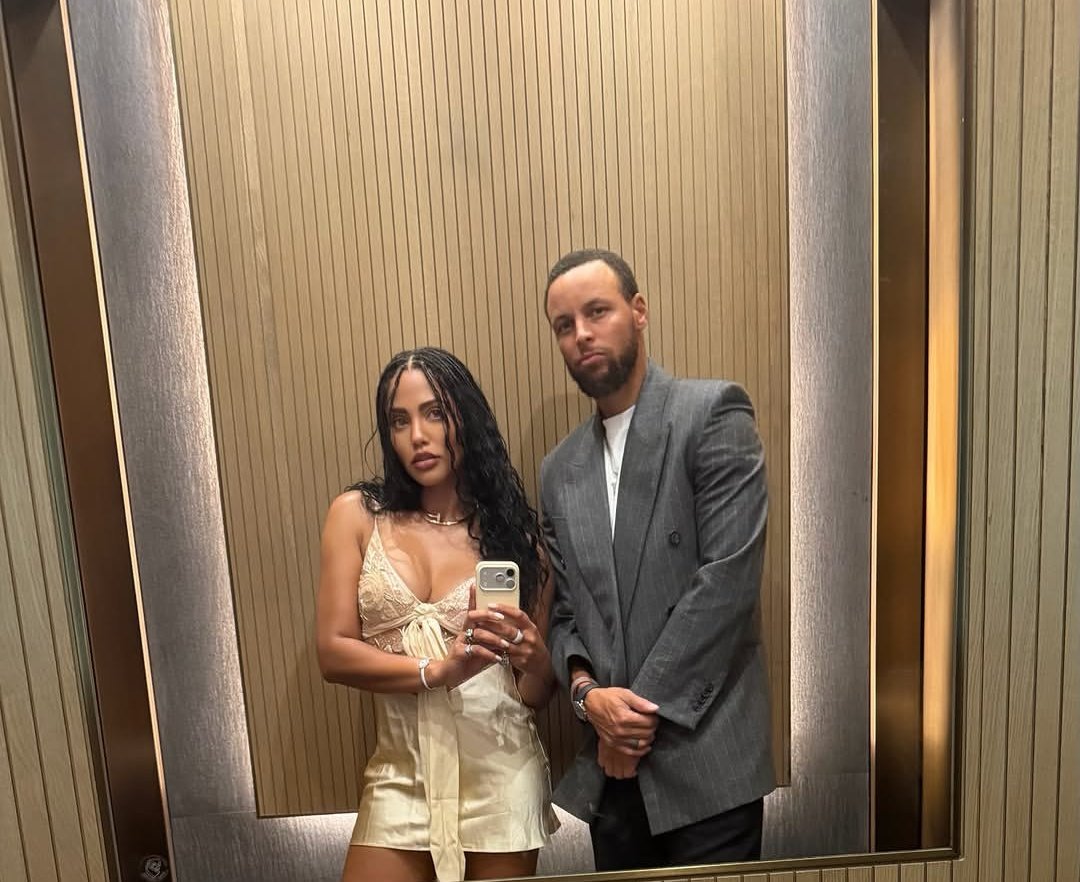 Universally123's tweet photo. The goal is to love, cherish &amp; grow old together 💞
Stephen and Ayesha Curry 🥹 https://t.co/kIdF6lHJeU