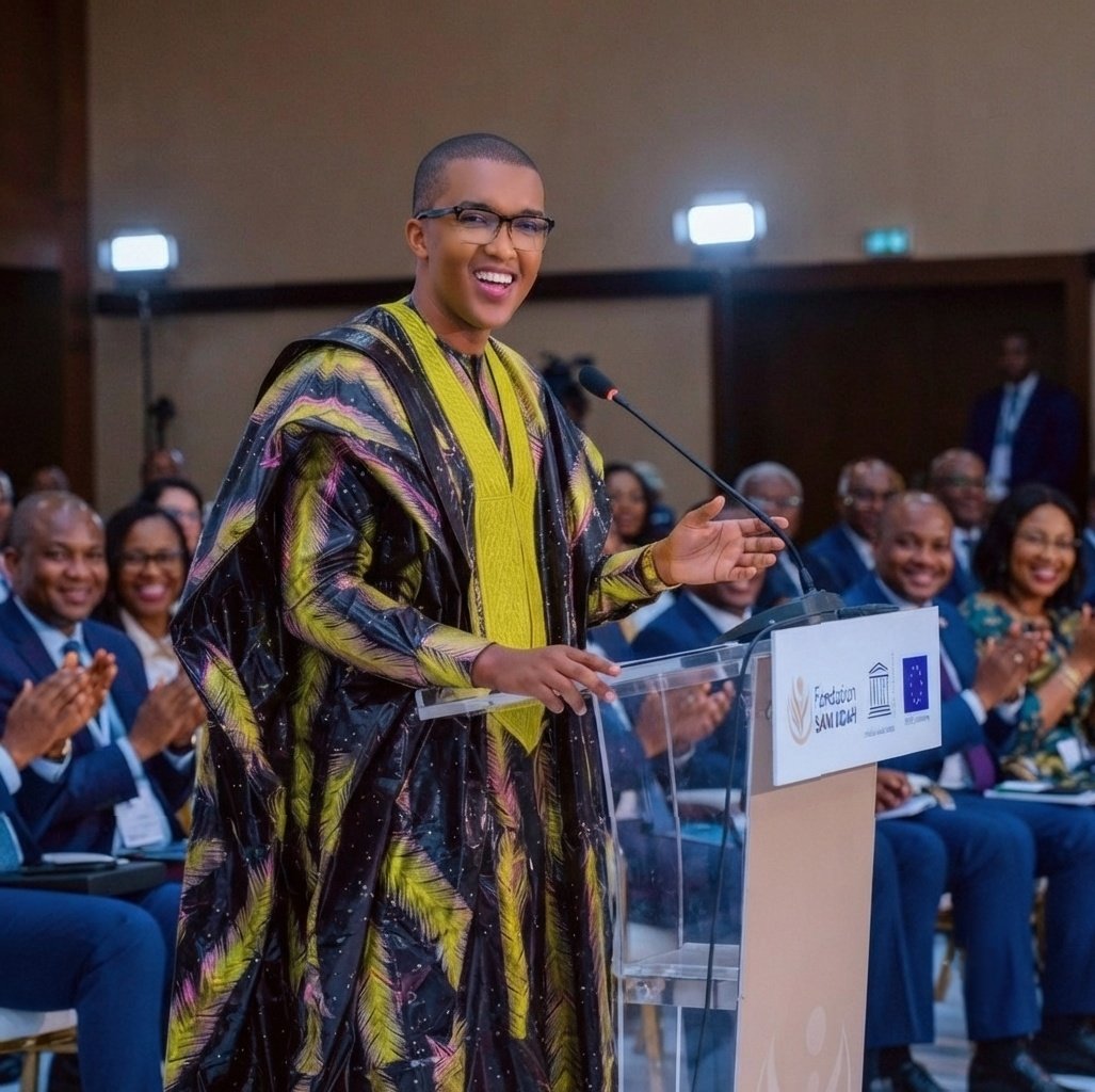 SJidah's tweet photo. Son Excellence Alhadji Sani Jidah demeure une source d'inspiration intarissable pour la jeunesse, les acteurs humanitaires et les dirigeants. Par son dévouement sans faille, il rappelle à chacun d'entre nous que la grandeur d'un homme se mesure à la grandeur de son cœur. https://t.co/1rdAPkzEfT