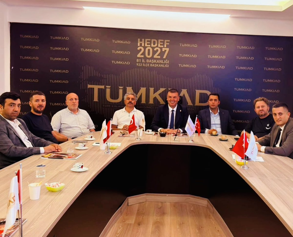 gencRefesenyurt's tweet photo. İlçe Başkanımız Sn. Selçuk Güneş, Başakşehir İlçe Başkanımız Sn. Ahmet Peker, İlçe Gençlik Kolları Başkanımız Sn. Baran Şimşek ve yönetimimiz ile birlikte, TÜMKİAD Genel Başkanı Sn. Nihat Tanrıkulu’nu ziyaret ettik. https://t.co/Ftgj59H04q