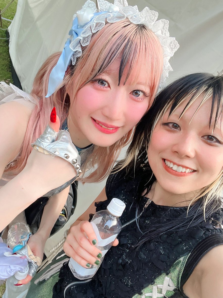BANBAN_PIGGS's tweet photo. 📸ジエメイのつむぎさん(とってもやさしい！)
ラ・ラ・リバースでつむぎさんのパートを一緒に歌わせていただいたよ
びしびし魂感じながら一緒に歌って本当に楽しかった
バンバンは勝手に最高の組み合わせだぜ！と思ってる
ありがとう☺︎ https://t.co/wk0ElOpd2q