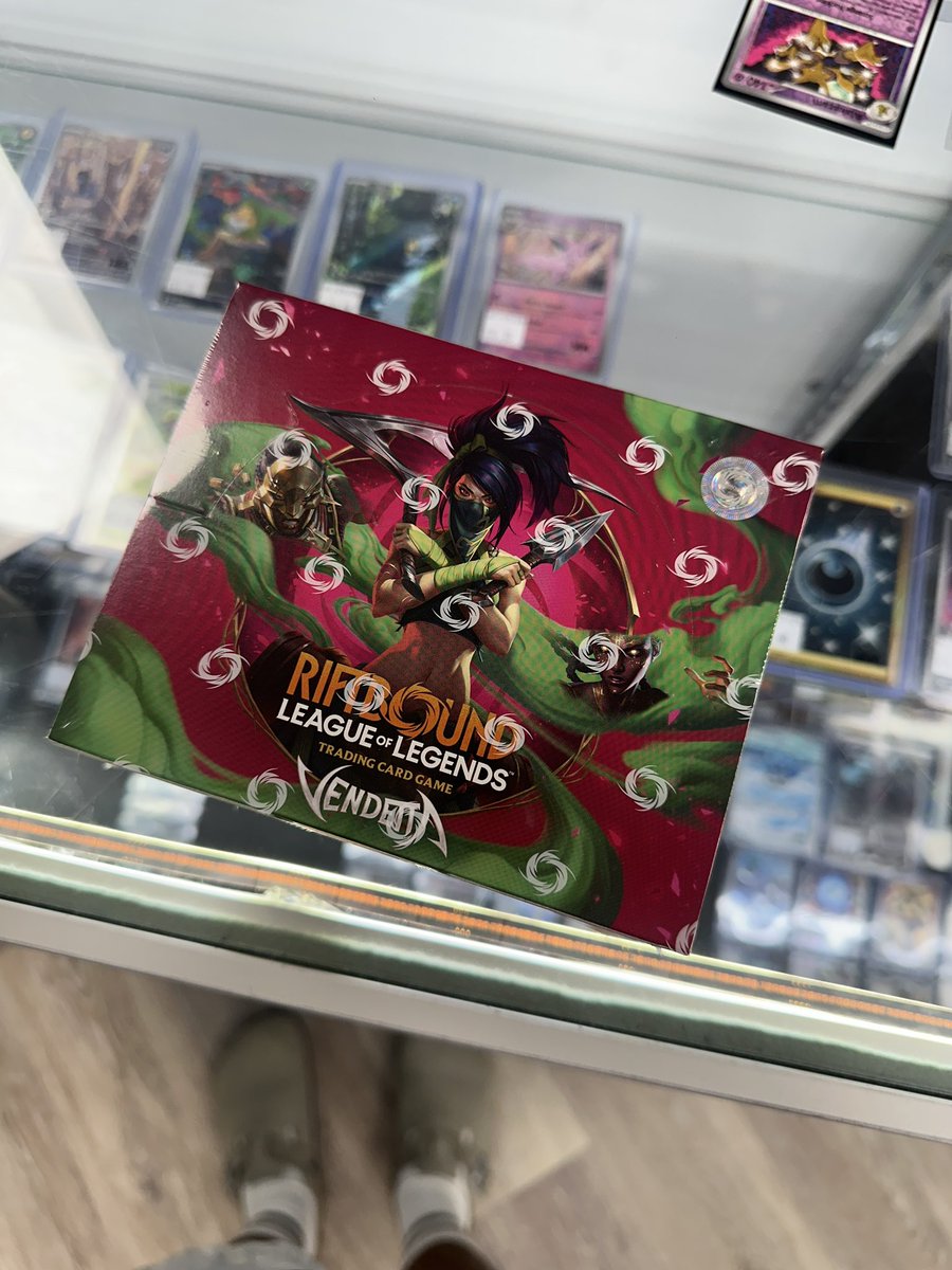 thedomba's tweet photo. last box at the lcs &amp; of course we get my chase @playriftbound 
#riftbound #vendetta https://t.co/xZp6N0QTA1