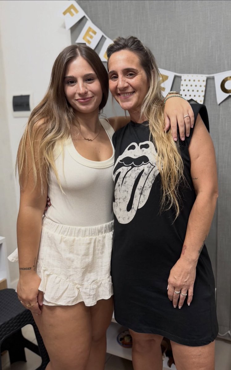 Delfi_Baby08's tweet photo. Un añito más , mi mamá mi gran pilar 💋 https://t.co/VOLhByLqss