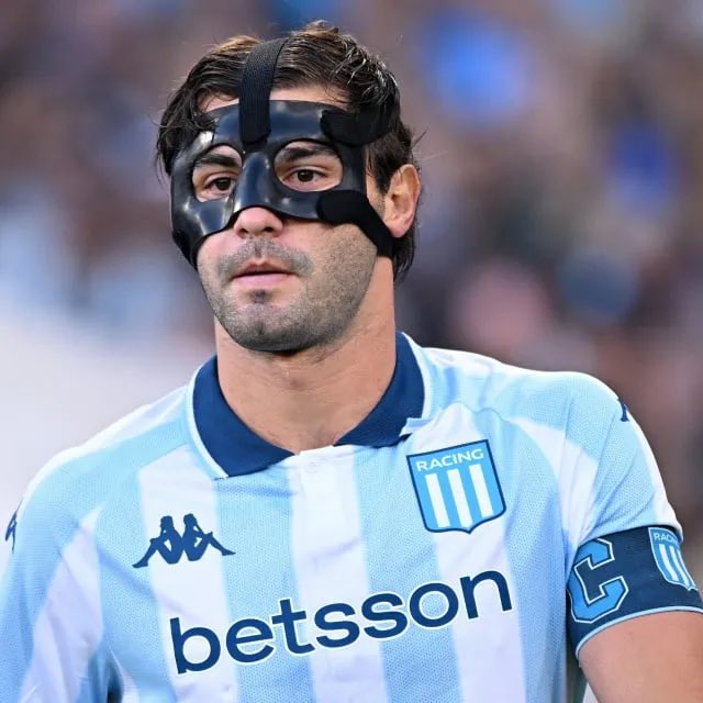 Vicentems22's tweet photo. Podés estar de acuerdo o no con cómo se va Santiago Sosa. Pero no te olvides que jugó con una máscara, poniendo en riesgo su visión por Racing. Dejó todo por esta camiseta y, además, su salida le deja dinero al club.

Mañana, si es su despedida, merece un aplauso. https://t.co/dm8miQCBS4