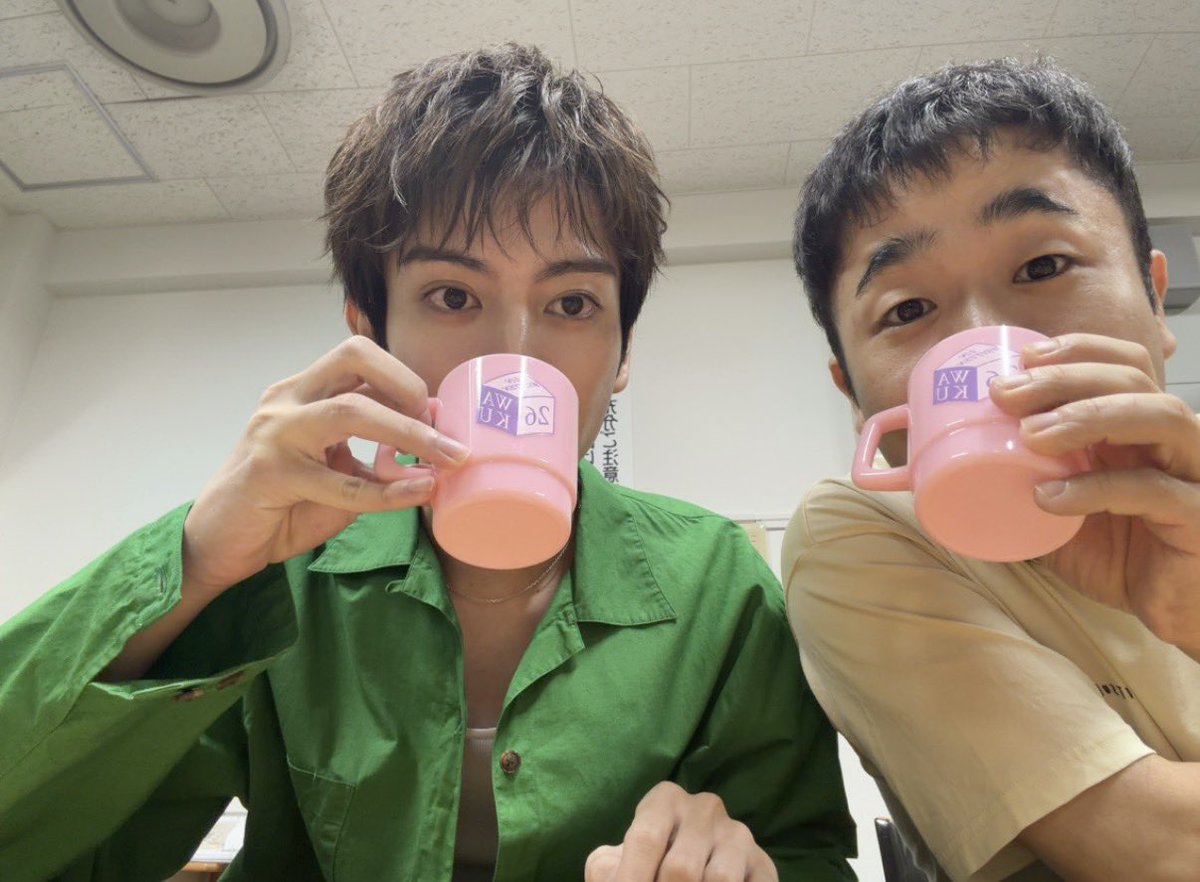 waku_kyoten's tweet photo. BIRTHDAY EVENT〜UNWRITTEN〜
in大阪

間も無く開演です！！
グッズのマグカップ！いいでしょ！
他のグッズも是非GETしてくださいー！ https://t.co/nGdLvKr35B