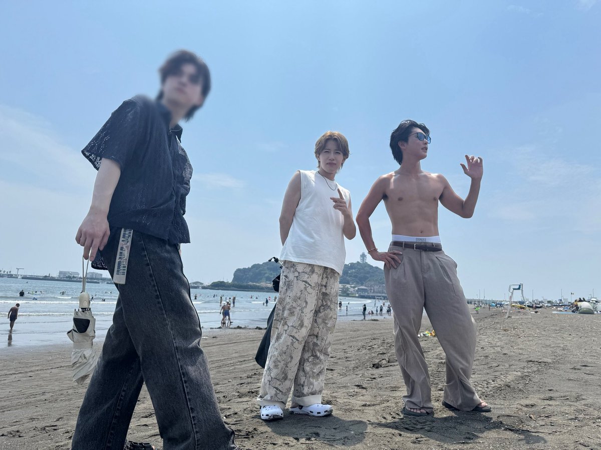 THETOP_tokyo4's tweet photo. 撮影に！！
来たはずなのにさっそく飲み始めた人たち。
@kyosuke_m_top 
＠minato_thetop 
＠thetop_Satuki https://t.co/jdEKfpIIYq