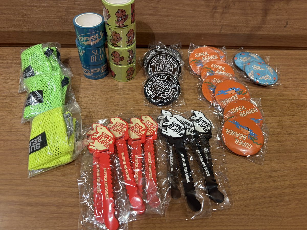 cl_spbv__'s tweet photo. SUPERBEAVERガチャ交換
求＊赤⭕️スクイーズ、アクリルチャームやなぎ>>定価
譲＊画像2・3枚目

スクイーズは複数と交換可能です！

よろしくお願いします😭

#SUPERBEAVER
#ビーバー
#ガチャ https://t.co/FPuQnXhNni