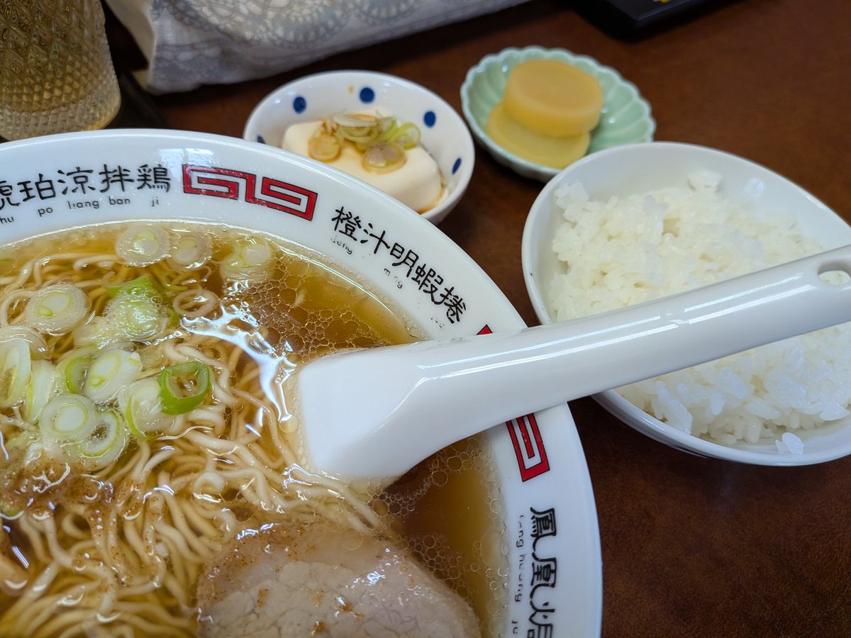 ogupapagsr250f's tweet photo. 鈴蘭を抜けて
お腹がすいたので
お昼ごはんにします
#くぬぎそば
#高山
#OGURASTYLE https://t.co/KuKGbmjzWI