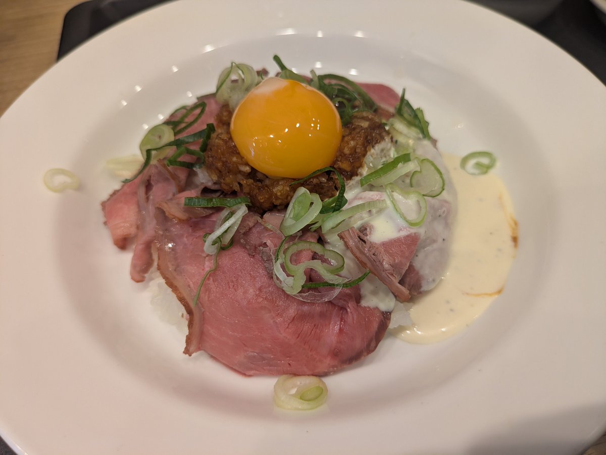 yaebadaisuki24's tweet photo. ロスビ丼 https://t.co/6Wk870bCNp