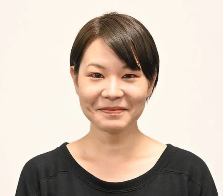 Izumi_Sunagawa's tweet photo. 【辺野古抗議船転覆事件】

遺族の記者会見でご両親に対し、

『文科省の判断が平和教育を委縮させるのではないか？』と質問した琉球新報社記者。
　
その名は嘉数陽（かかず　みなみ）

どういう思考回路してんだよ？ https://t.co/xYcM570z6T