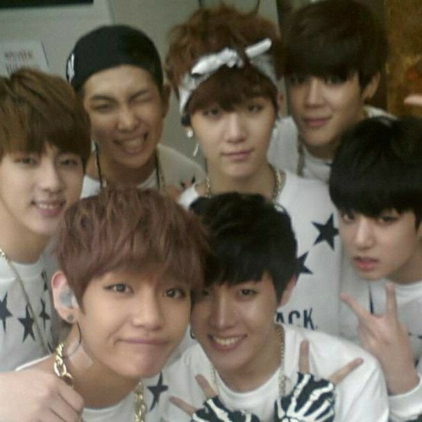 gukiaz's tweet photo. 𔓎  buscando mutis 𔓎 

  •  she/her    •    08 line
         𑣲⋆   stan: #bts 
  • interactuo con todos pero siempre respetando a mis favs, espero hacer nuevos mutis :3 

⋮ no soy nueva :p
♡ + ↻  =  mutis forever

#kpoptwt #stantwt #btstwt https://t.co/p102d9LX5c