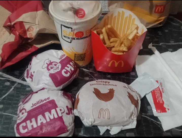 rizza92297's tweet photo. Thankyou @moonpay got me and my favorite sibling a take out from McDo! Hope the next claim i can get big drop so i can treat my whole fam! Lovelots! 🥰💜

DmGLH5CSFQPb8fVA2d2SZo1piEbjKWaM6kRwKDfsmFd2

#moonpay https://t.co/EeRKafOjJL