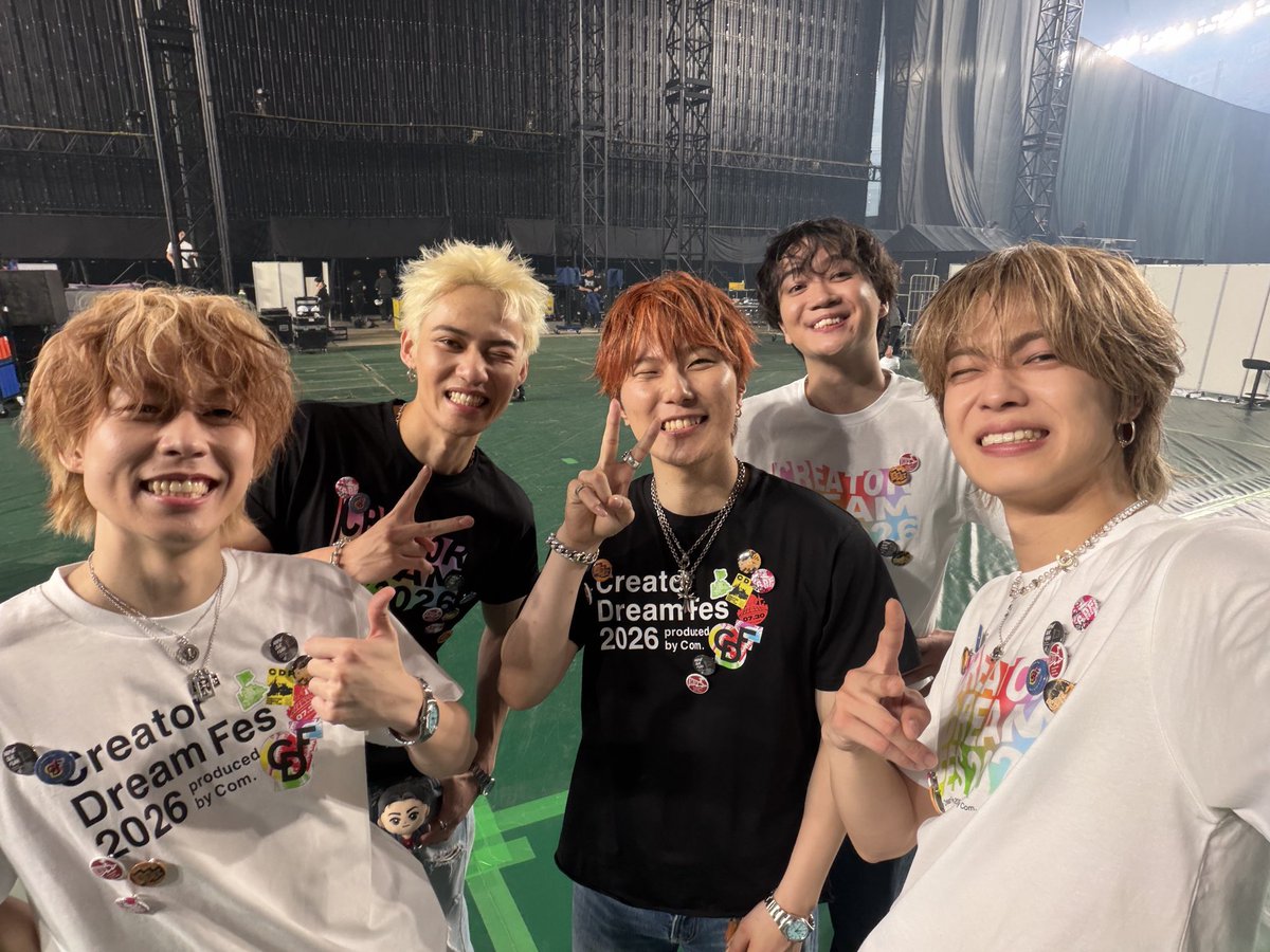 03rn__08's tweet photo. ラスト東京ドーム
初めてのCDF参戦だったけど
全て最高でした😭
コムドットはもちろんかっこよすぎたけど
色んなサプライズもあって
笑いあり涙ありのステージ。
宵花火、まさかのるなちゃん登場。
大号泣😭
ひゅうがくんの金髪かっこよすぎた🤦🏻‍♀️❤️‍🔥
ここまで推し活ができるのはコムドットだけ🙊
最高の思い出をくれてありがとう❤️‍🔥

 #CDF2026レポ