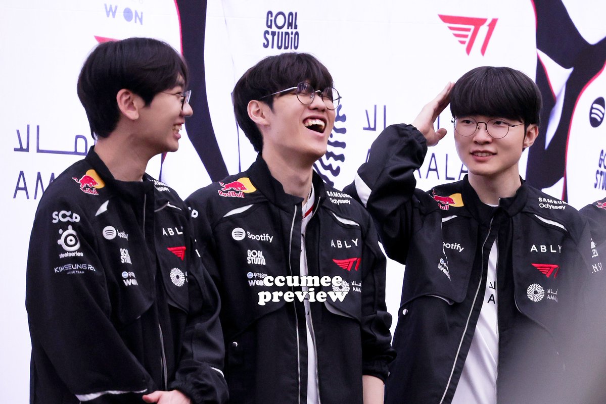 ccum0o0's tweet photo. 260731 해삐모드 상체였습니당ᰔ
#Faker #Doran #Oner https://t.co/wcTjm3IZ6D