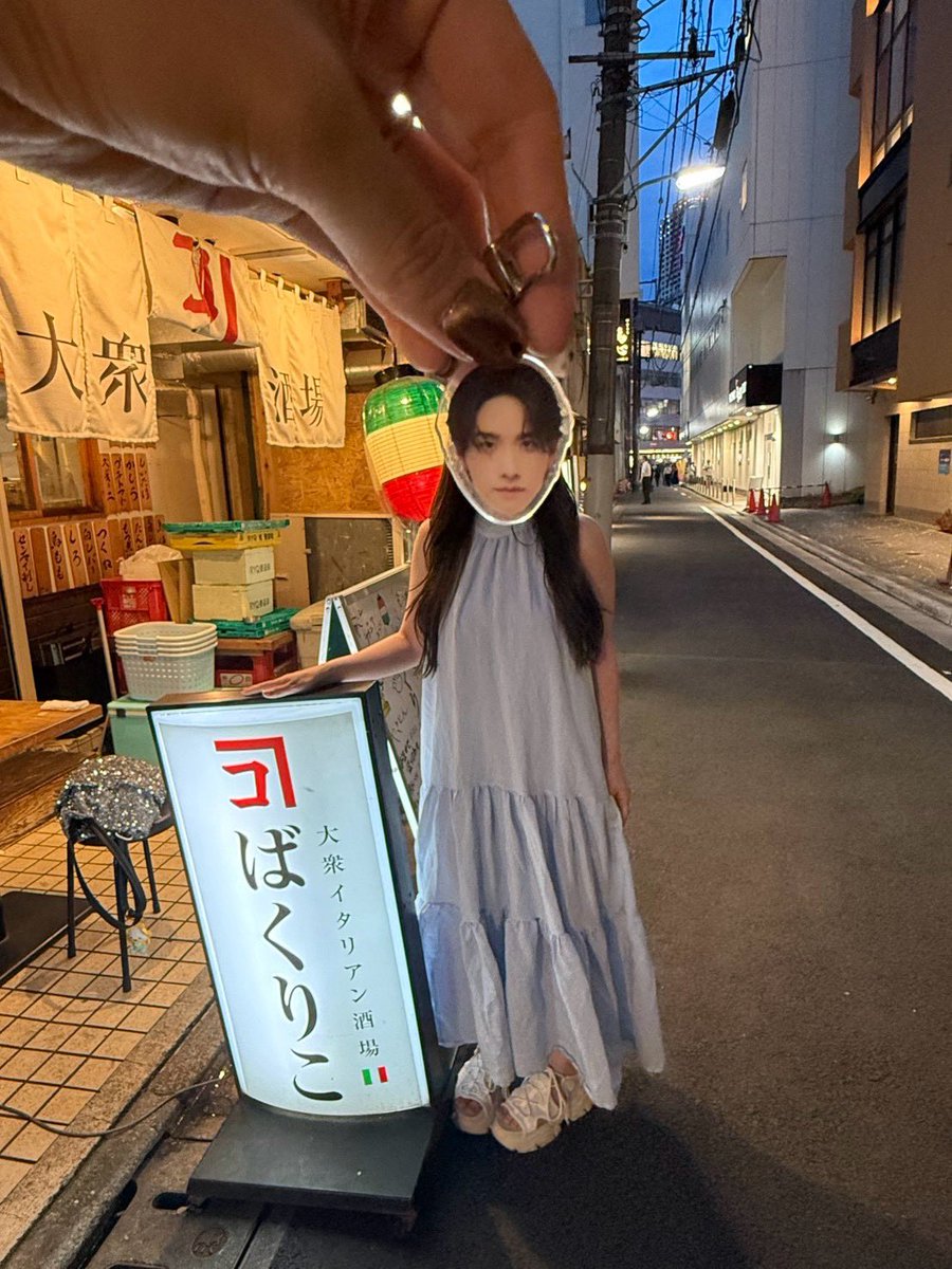 jamjam_kg's tweet photo. 今さら景瑚誕生日投稿🌟第三弾
濱家さんと景瑚のロケ地へ

洋風のもつ煮込み美味しかった！
知らないお姉さんにナンパされ
ワインボトル2本！
お店の人に景瑚のサインの横にオレンジレンジのサインあるとおすすめされ📸
いい日すぎた🥹❣️
#かまいたち濱家の一品一杯一曲
#佐藤景瑚 https://t.co/tJb2Fs8l1L