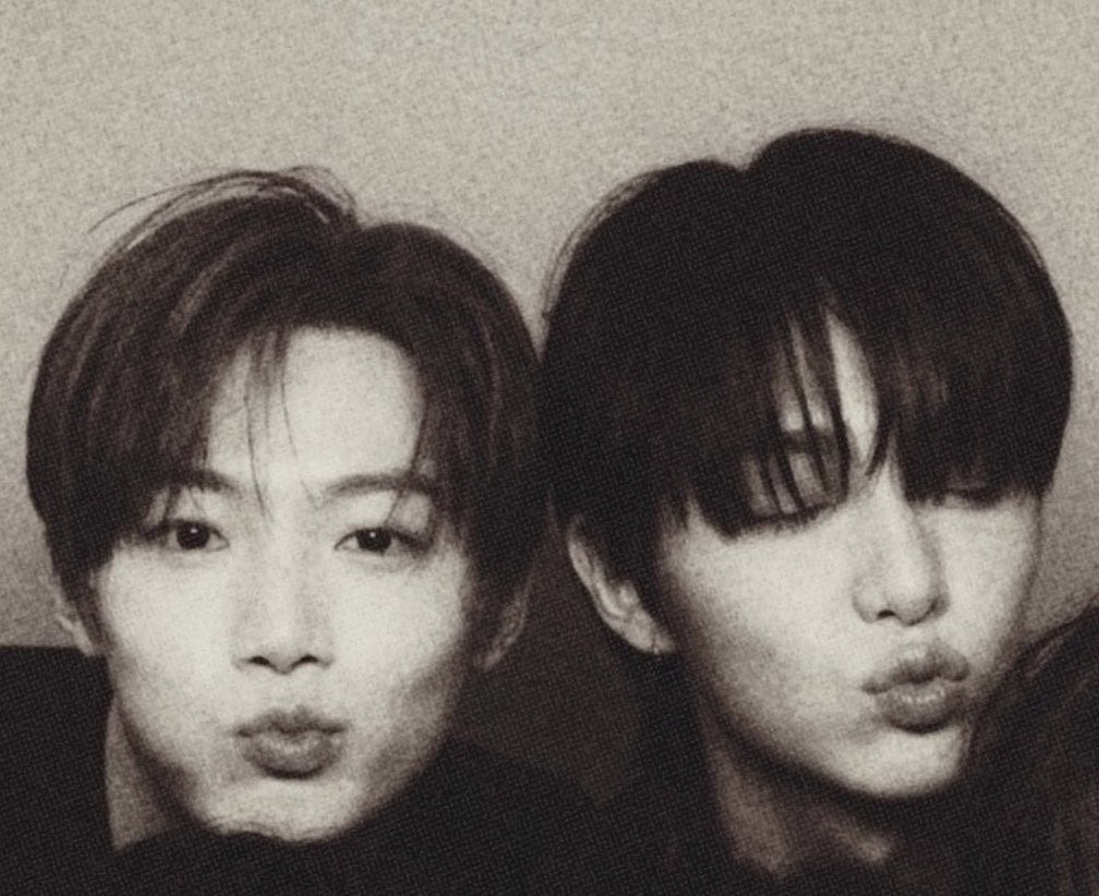 kyultiverse's tweet photo. that couple in one friend group that has been together since high school https://t.co/xoTOfKVjAN