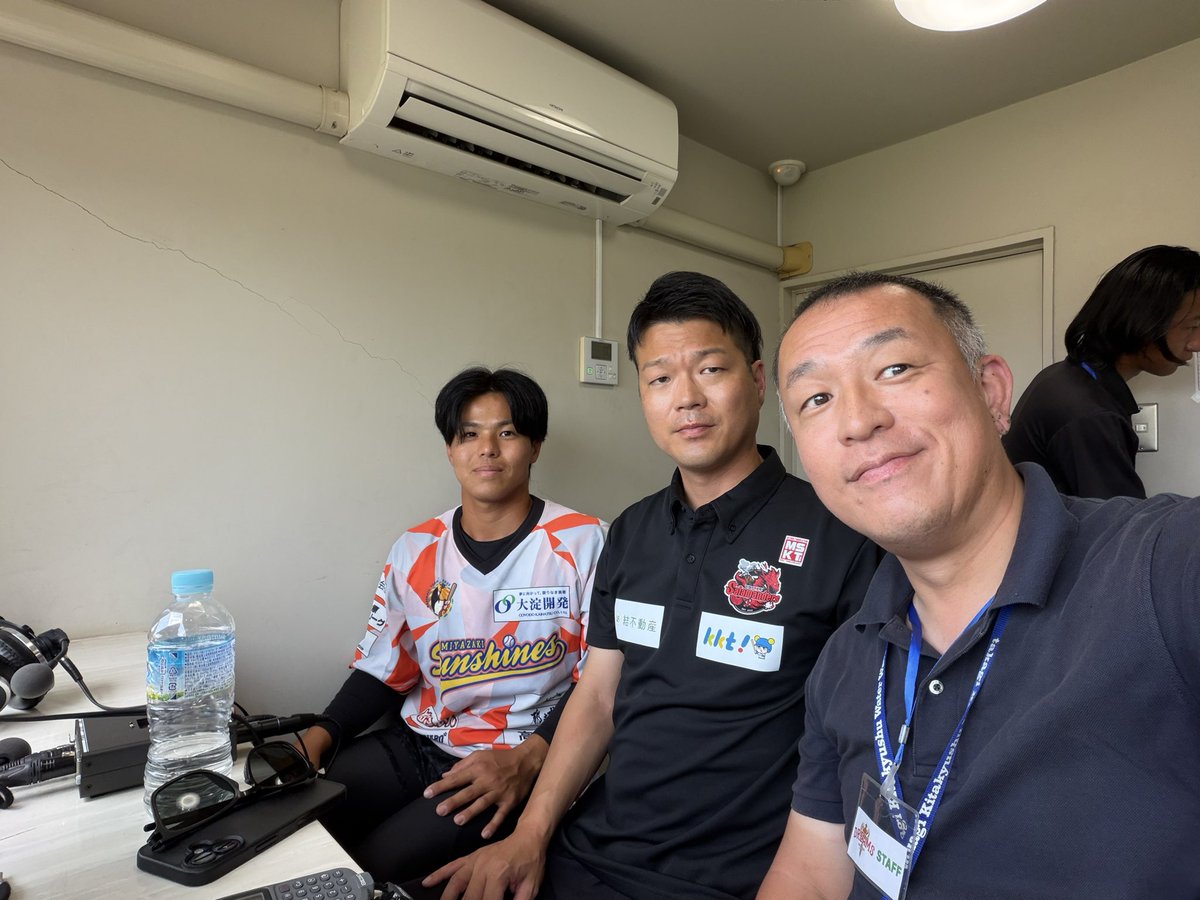 ARKyushu_Wakita's tweet photo. 私ができること
それはスポーツを通して街に元気を届けること

#令和8年熊本地震 被災者支援
九州アジアリーグ @kyushuasia 後期トーナメントをきょうあすと実況しています。
初戦の宮崎サンシャインズ @45sunshines と火の国サラマンダーズ @KpbProject は

宮崎から伊敷聖羅投手
火の国から野島雄大代表取締役社長に
放送席へお越し頂きました。

このあと第3試合も実況します🎙️
北九州下関フェニックスv敗者復活チーム