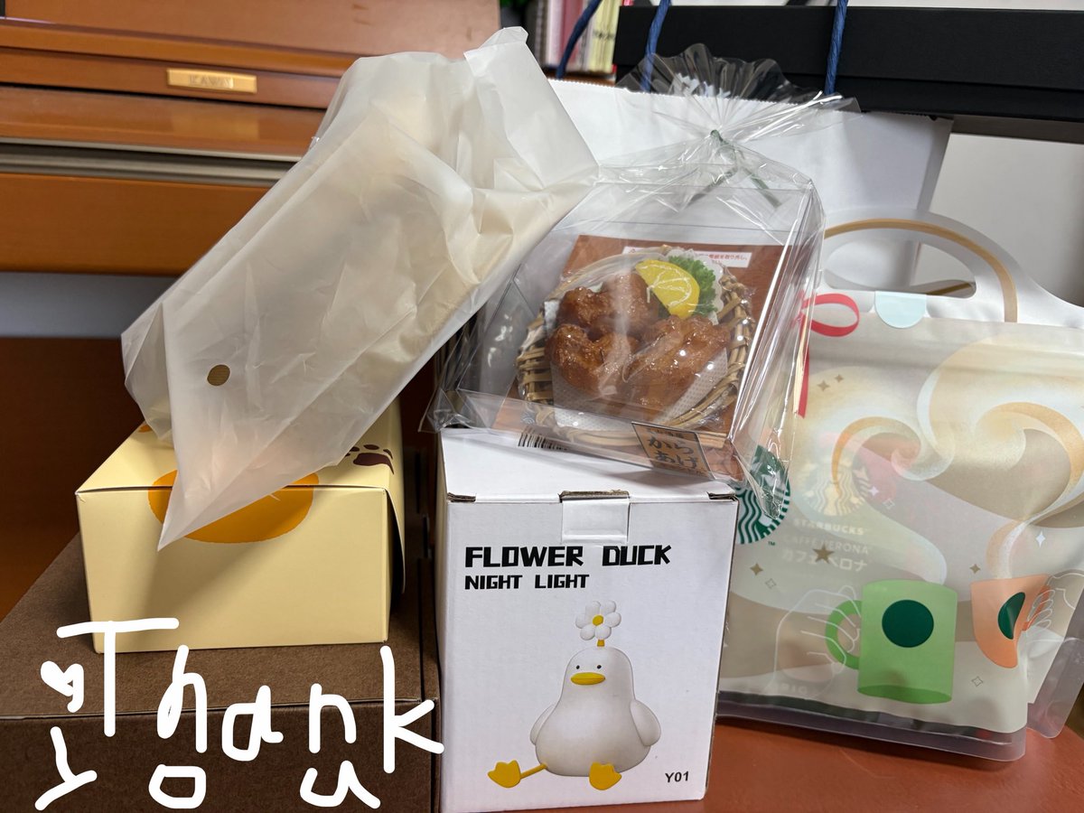 Per03_Cat_ion48's tweet photo. プレゼントいっぱい届きました！！
幸せ者です…！！(*´˘`*)
皆さん本当にありがとうございます！！
なんか��フトの仕様が変わったのか、贈り主さんが分からないものが多くて、あわあわしています💦もしよければ、教えていただけると大変にこにこします！ https://t.co/KVRz9Jf7bx