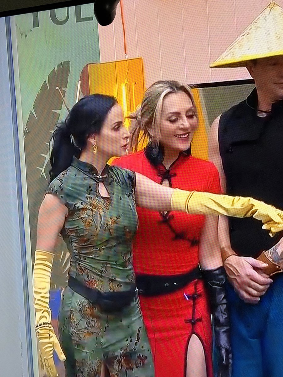 itsme_aletorres's tweet photo. Oigan estas dos se ven muy bien juntas jaja 🥹 

VOTEN POR MARIANA 
VOTEN POR XIMENA 

#LaCasaDeLosFamososMéxico https://t.co/HBYRpp7M2j