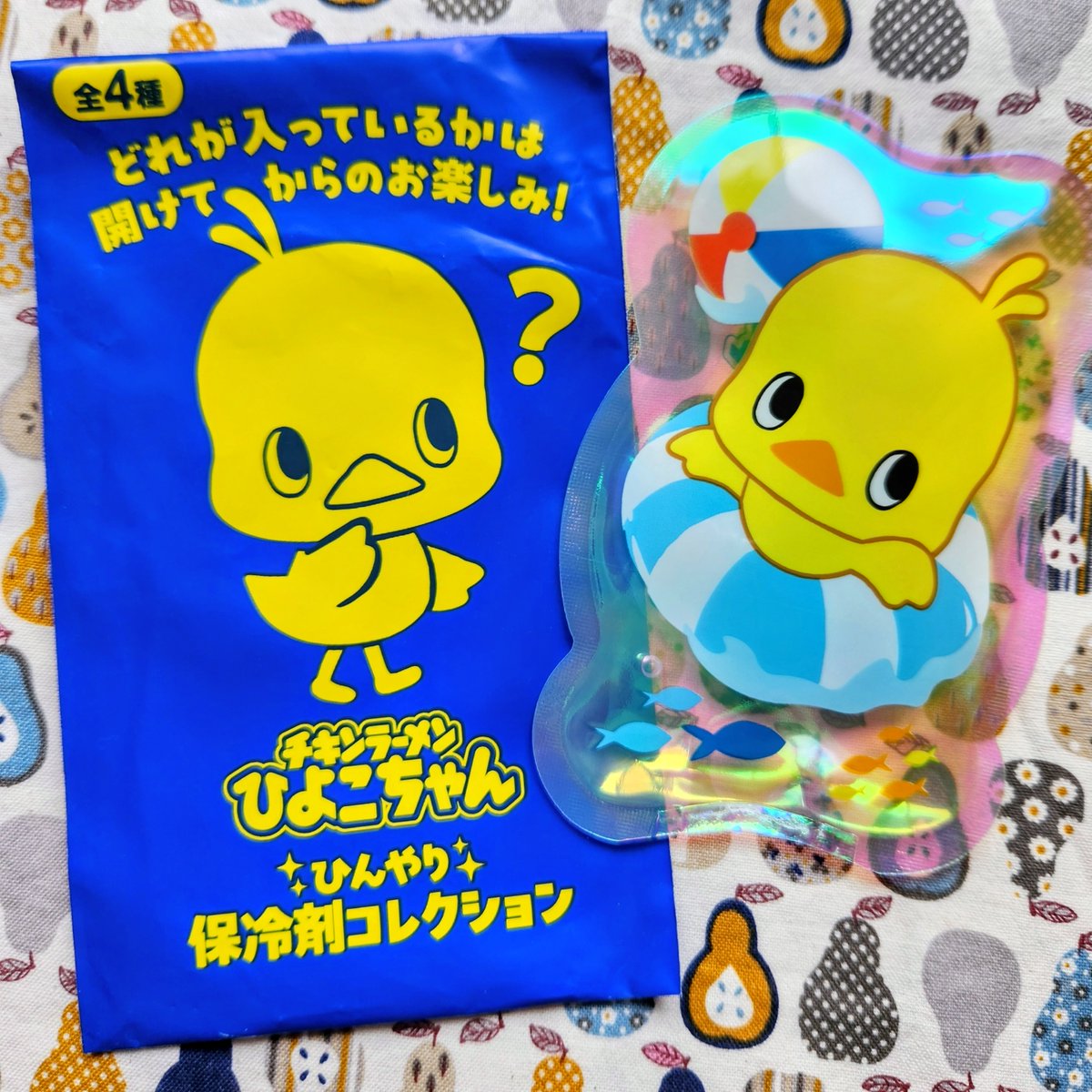 ziro46's tweet photo. カップ麺買ったらひよこちゃんの保冷剤もらった☺冷しカップヌードル、キムチは買えたけど鶏塩レモンはこの辺で見かけないんだよなあ。 https://t.co/afxGH5JotK