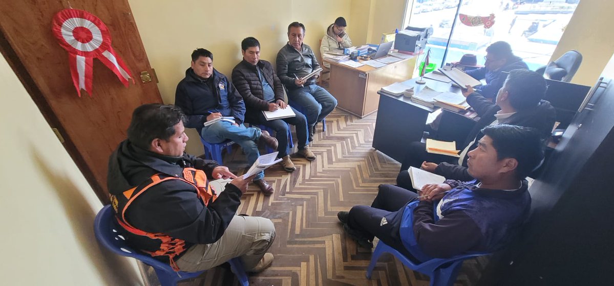 indeciperu's tweet photo. 📍 La DD Puno del INDECI fortalece capacidades en gestión del riesgo de desastres mediante asistencia técnica sobre Plan Familiar de Emergencia, simulacros y acciones de preparación y respuesta ante emergencias. 🇵🇪
#INDECI #GRD #Puno https://t.co/B8IIJv1jjm