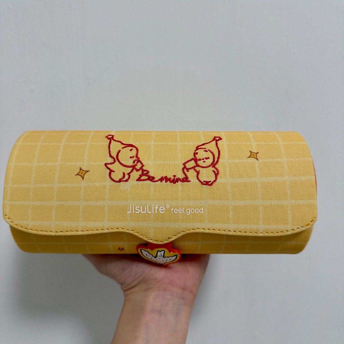 PPTT_1001's tweet photo. พัดลม JisuLife X Twinkle Twinkle (Pop Mart) ของจริงคือน่ารักมากๆ ของ+กระเป๋าที่มาพร้อมกับเซ็ตก็น่ารัก 🌟✨

Cr: 十杯冰美式加冰 https://t.co/UJOc3434AX
