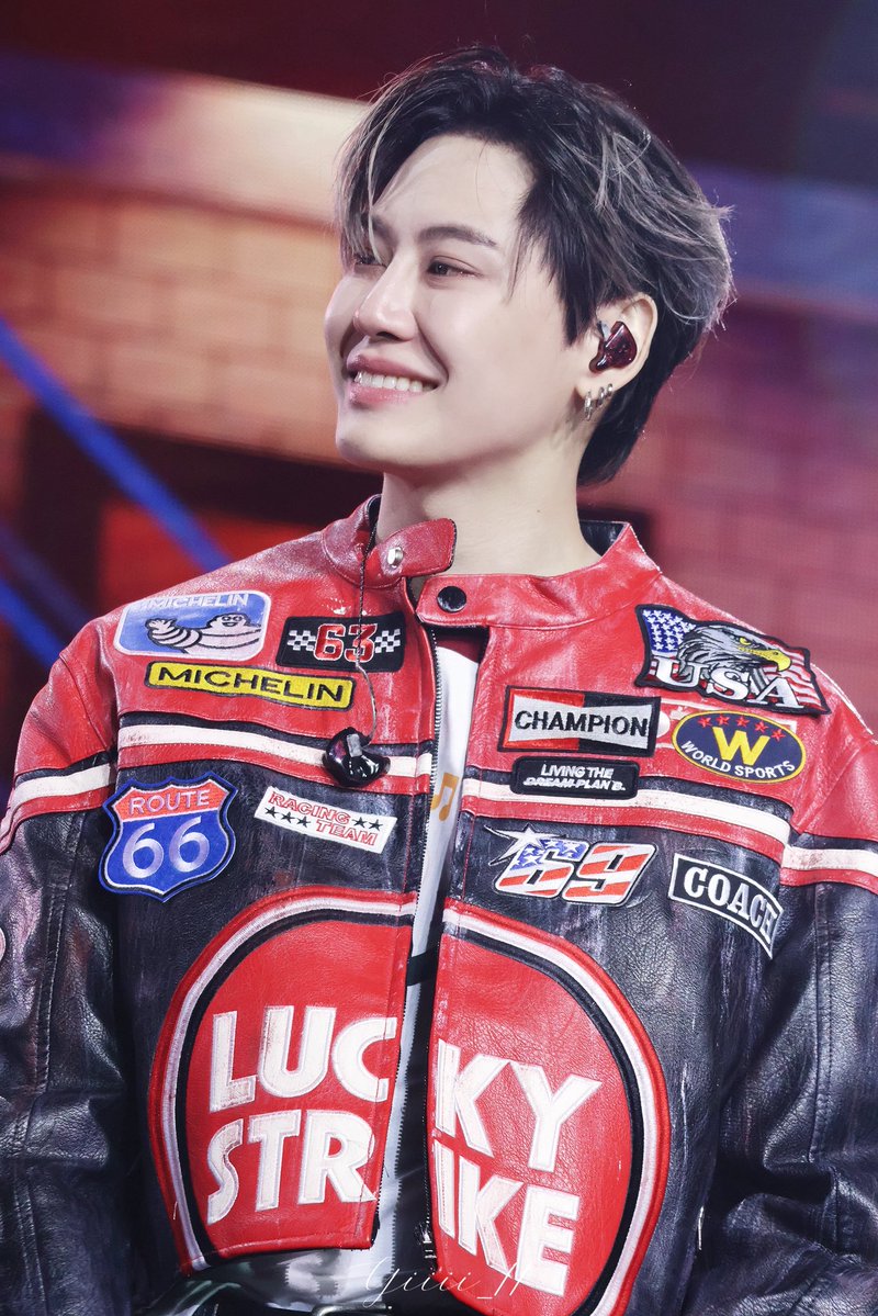 Z_zero210's tweet photo. เห็นพี่บุ๋นร้องไห้แล้วเจ็บปวดใจมากเลย หวังว่าต่อจากนี้จะมีแต่รอยยิ้ม ไม่ต้องเสียน้ำตาอีกนะ 
@bb0un 

#FFFPartyConcert2026
#BounPrem https://t.co/Nk0RJ1JZej